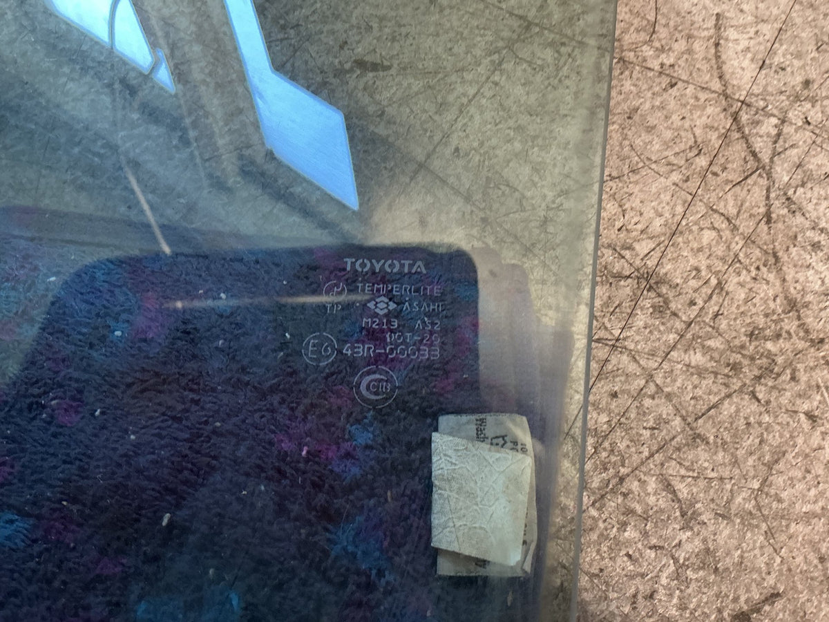1994 Toyota Hilux LN47 - Right Front Door Glass - (TAG19087)