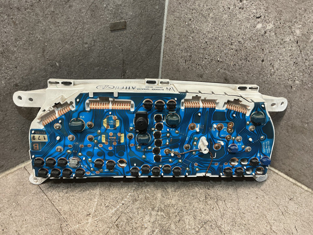 1996-2000 Toyota Land Cruiser J90 - Instrument Cluster - (TAG18026)