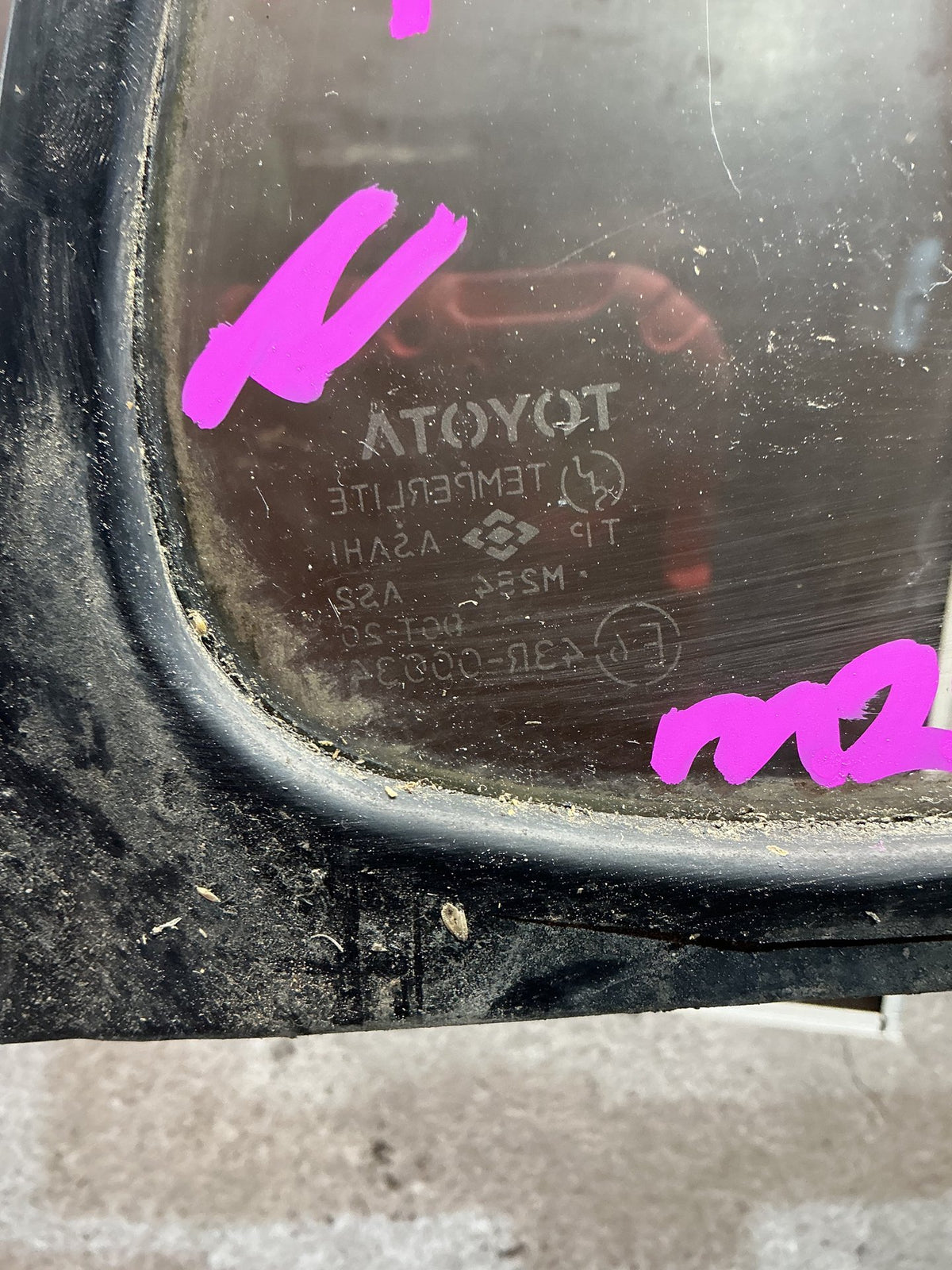 1994 Toyota Hilux Surf KZN130 - Right Rear Quarter Door Glass - (TAG18775)