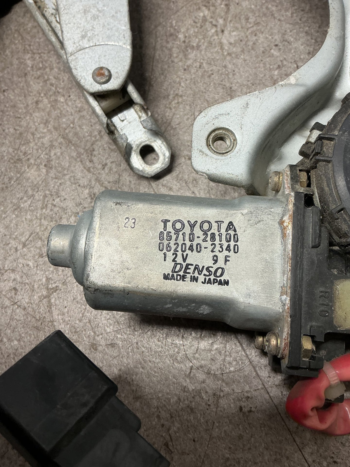 2004 Toyota Estima ACR30 - Right Front Window Regulator/Motor - (TAG16139)