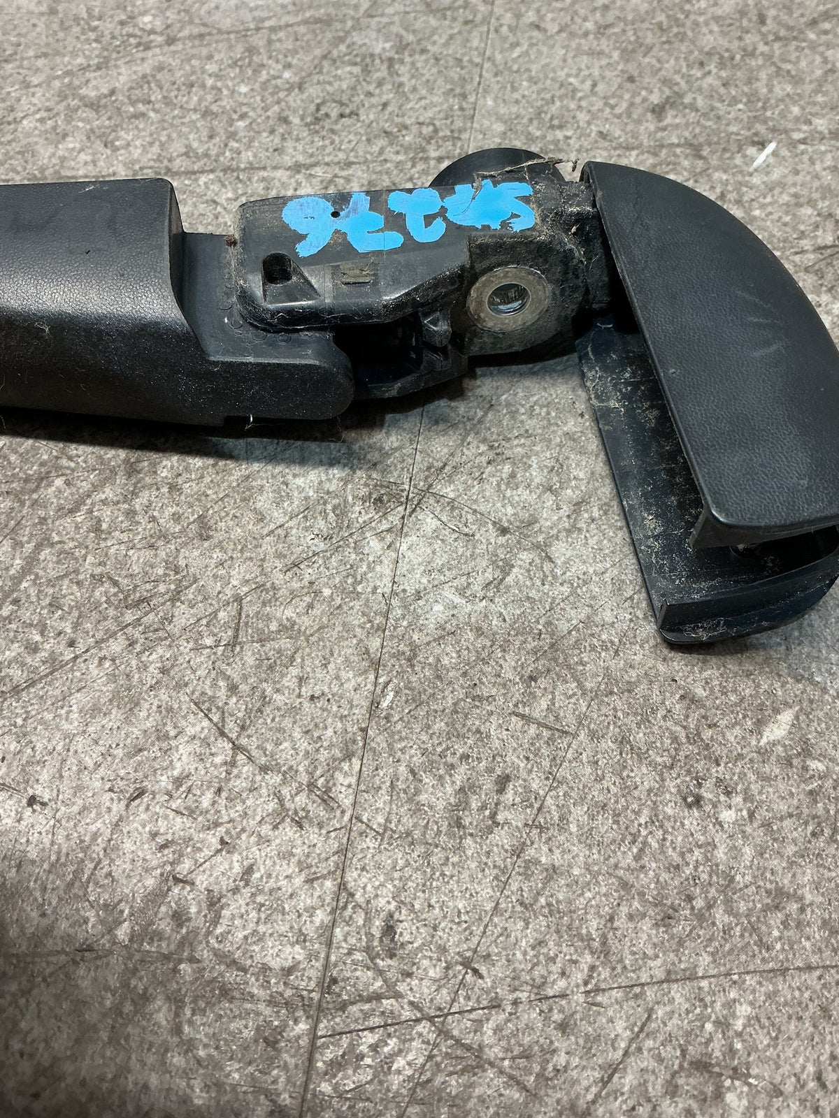 2004 Toyota Estima ACR30- Rear Wiper Arm- (TAG16127)
