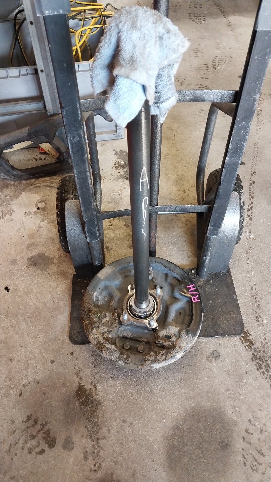 2015-2021 Nissan Navara D23- Right Rear ABS Axle- (TAG1659)