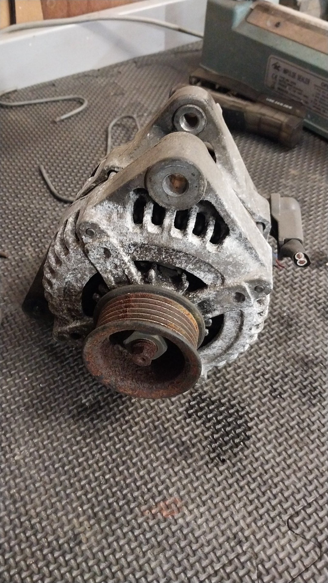 2000-2005 Toyota Estima MCR30- Alternator- (TAG808)