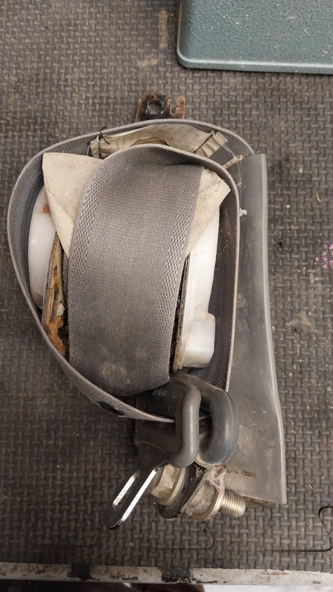 1999-2006 Mazda B-Series UN UNY0W- Left Front Seat Belt- (TAG2972)