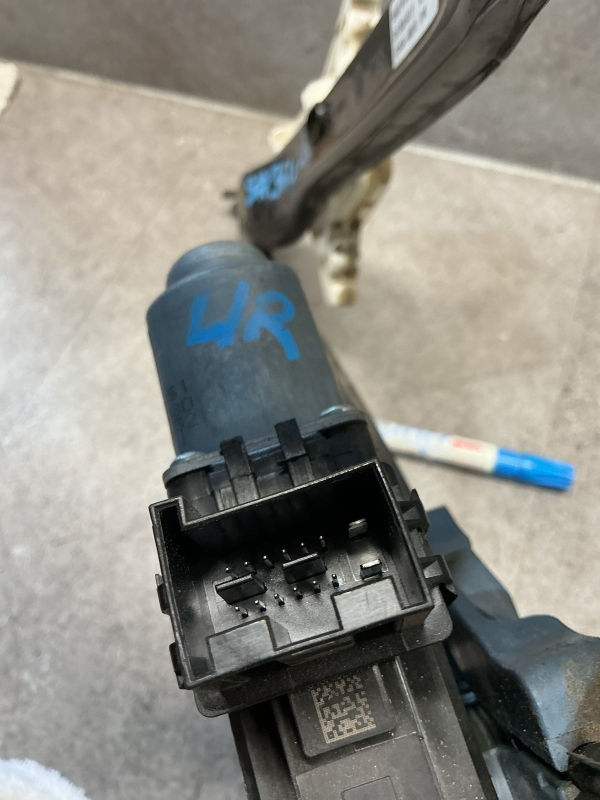 2014 Volkswagen Amarok- Left Rear Window Regulator/Motor- (TAG16242)