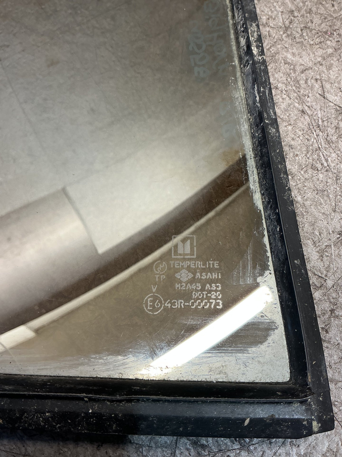 1995 Isuzu Bighorn UBS55 - Right Rear Quarter Door Glass - (TAG18631)
