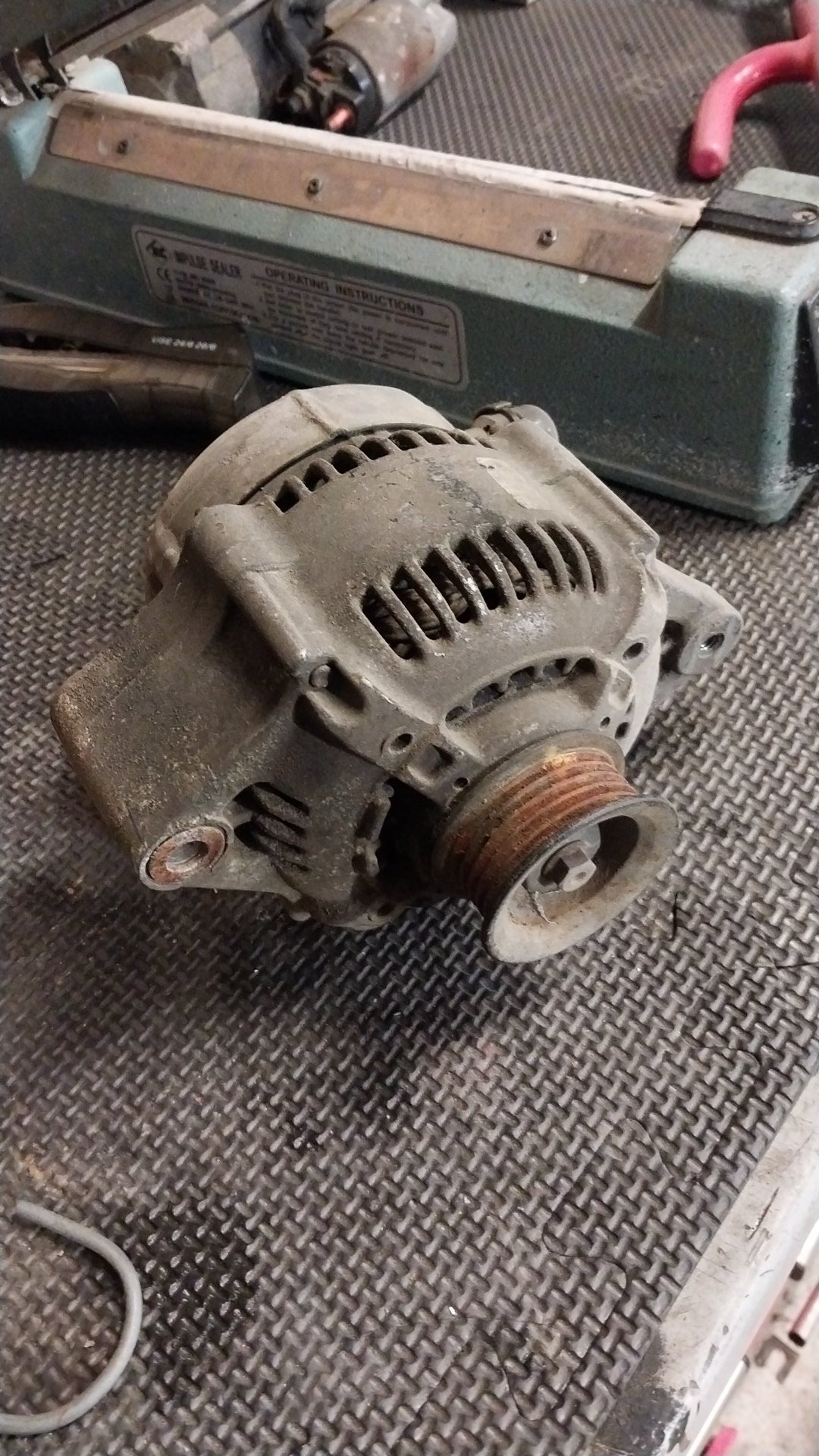 2000-2005 Toyota Hilux RZN149- Alternator- (TAG826)