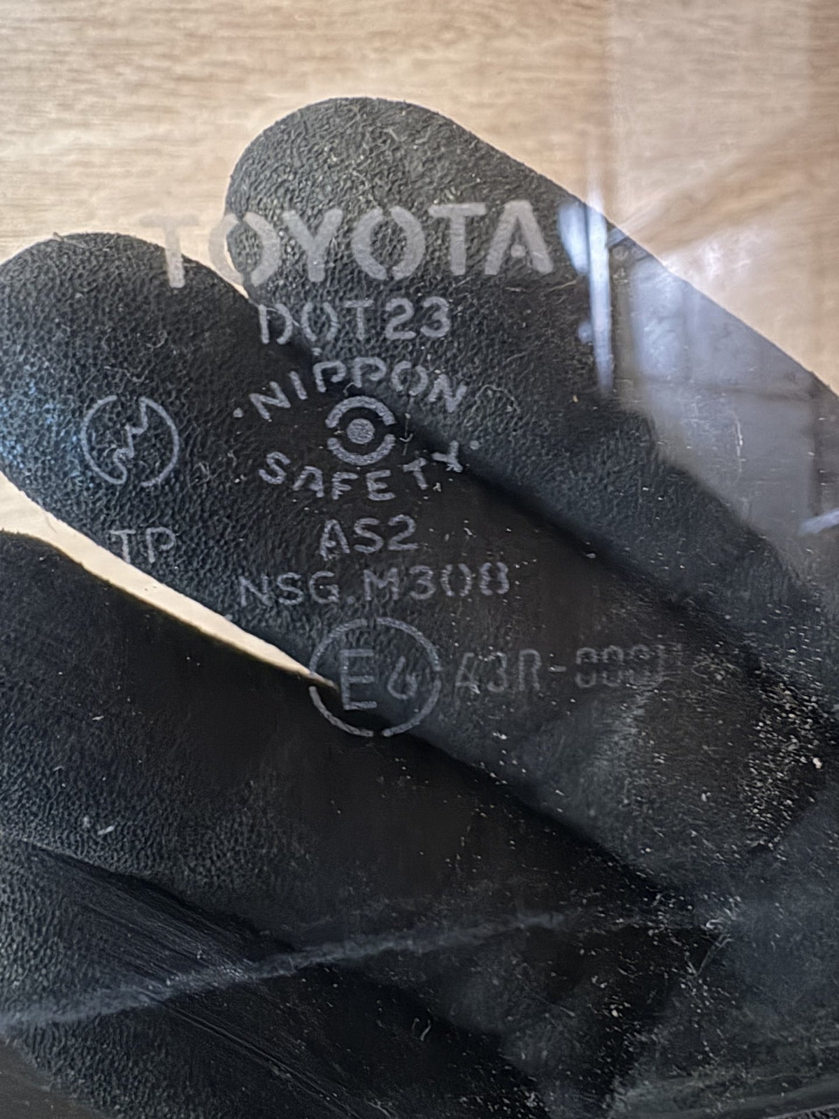 1994 Toyota RAV4 SXA10 - Left Front Door Glass - (TAG19112)