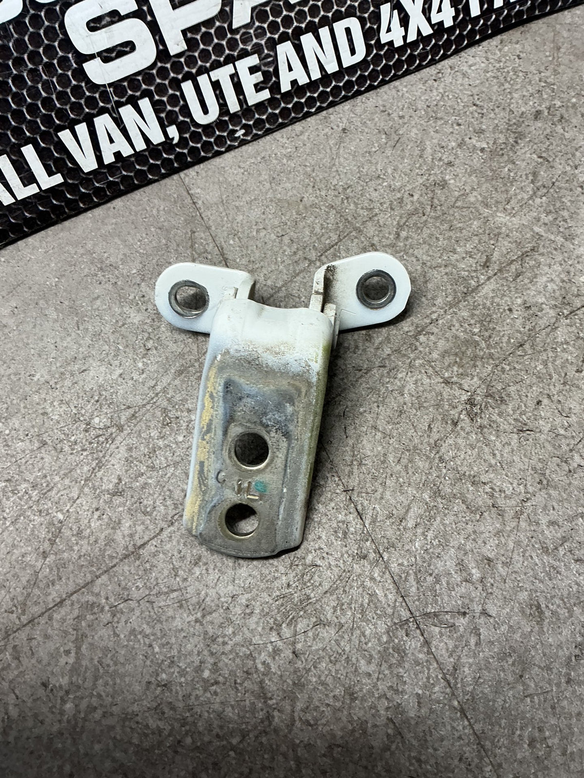 2007-2014 Toyota Highlander U40- Left Front Door Bottom Hinge- (TAG15293)