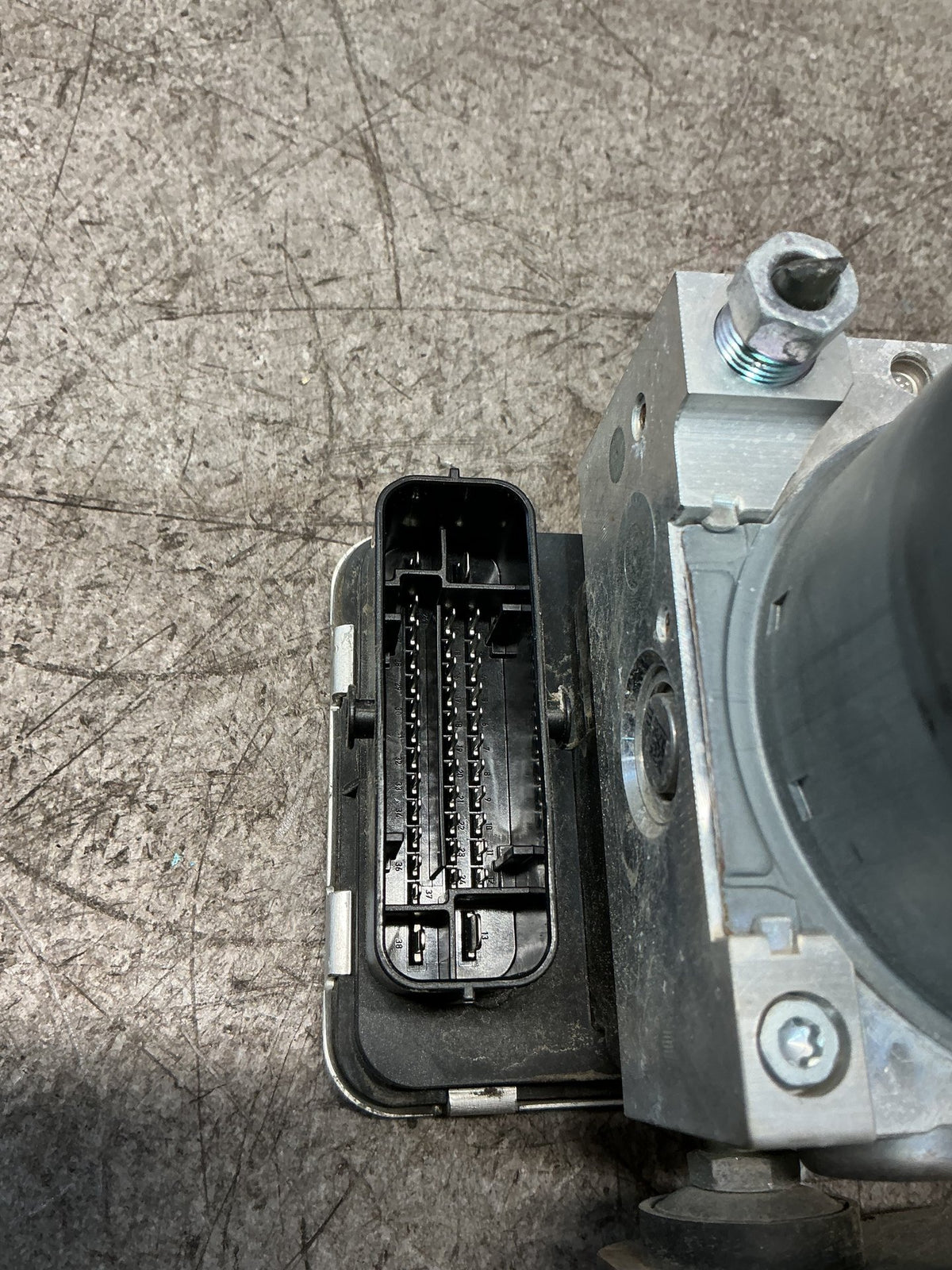 2012-2020 Mitsubishi Outlander GF*W GF GF8 - ABS Pump - (TAG18688)