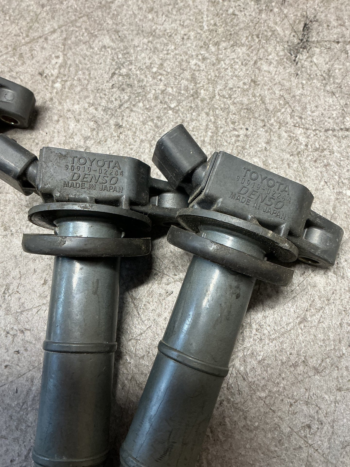 2004 Toyota Estima ACR30- Ignition Coil- (TAG14724)