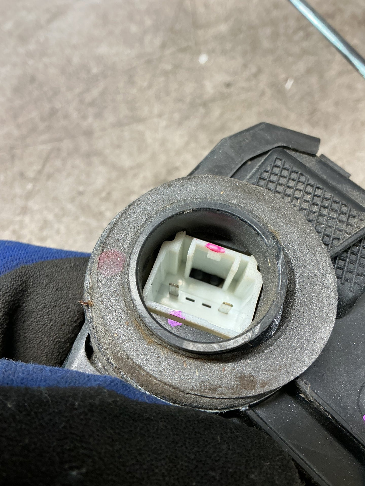 2008 Toyota Hilux KUN- Left Front Door Lock Actuator- (TAG16405)