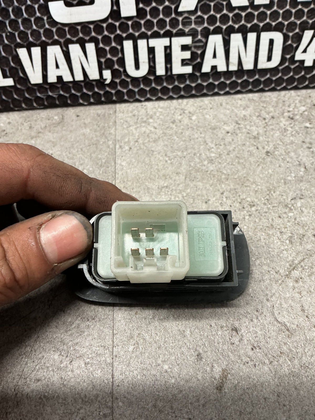 2005 Ford Escape EPFWF- Right Rear Window Switch- (TAG12214)