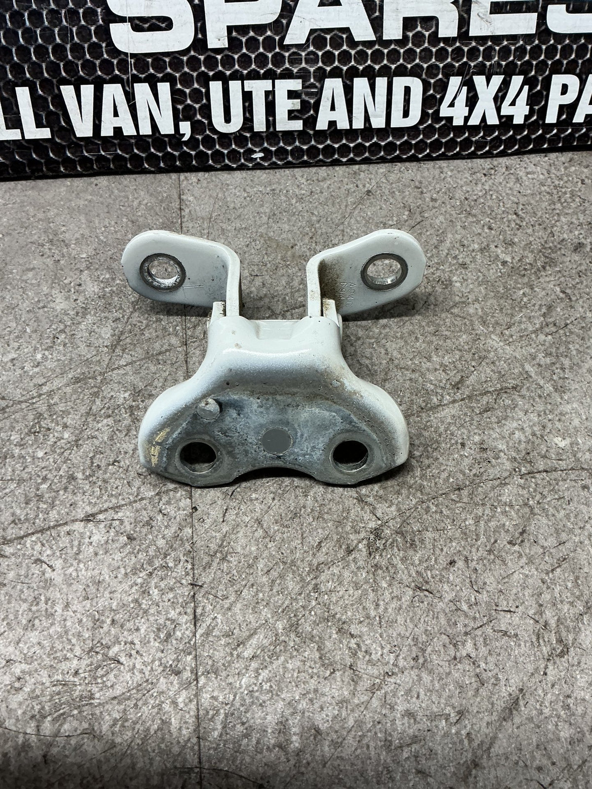 2007-2014 Toyota Highlander U40- Left Front Door Top Hinge- (TAG15292)
