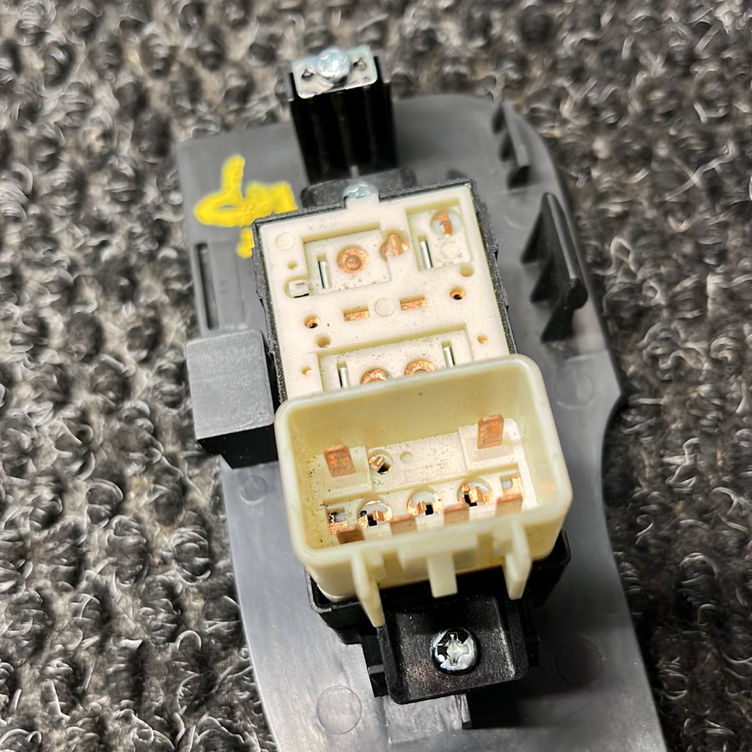 2017 Holden Captiva- Left Rear Window Switch- (TAG7981)