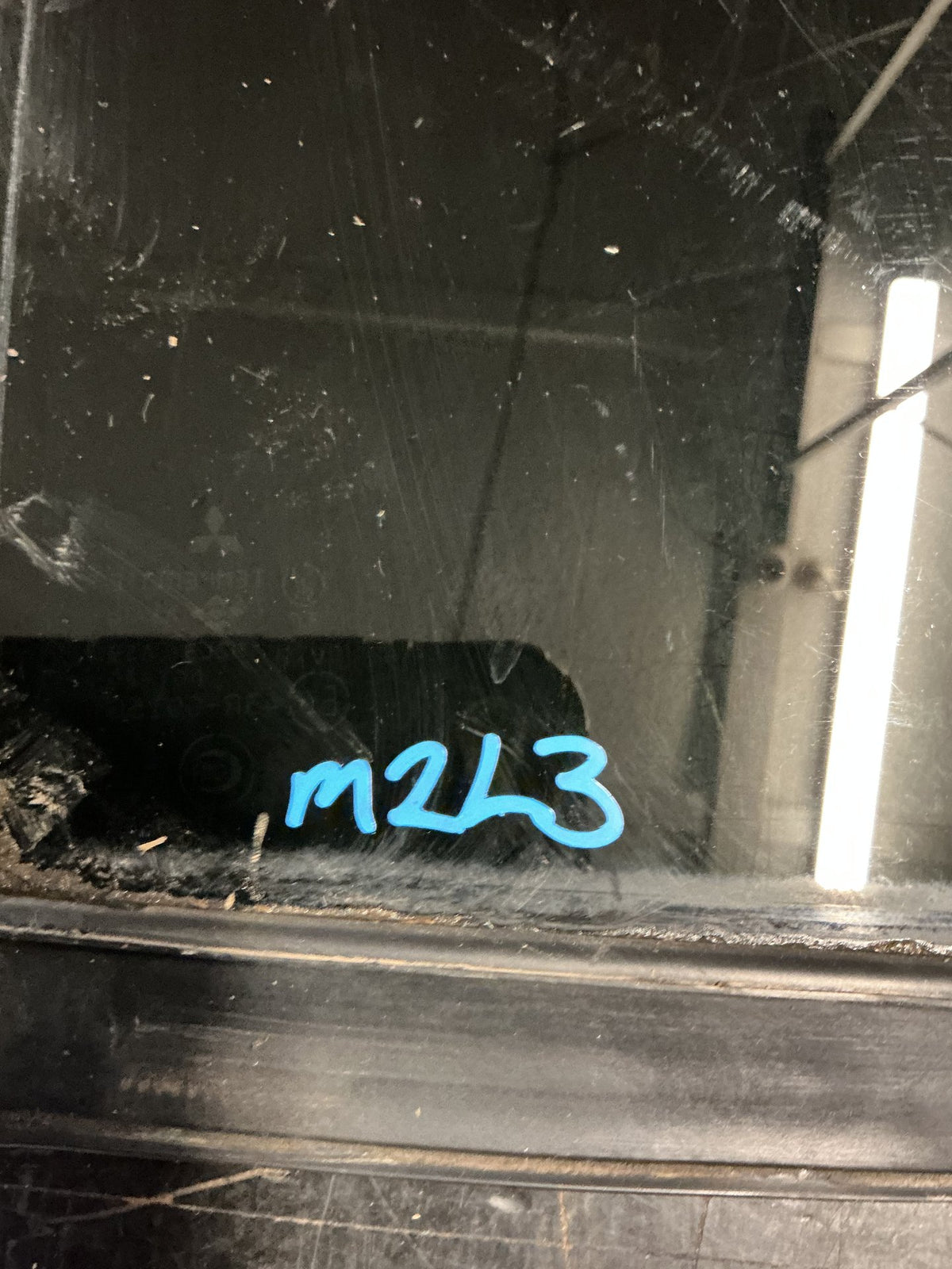 2000-2003 Mitsubishi Pajero v75 - Right Rear Quarter Door Glass - (TAG18661)