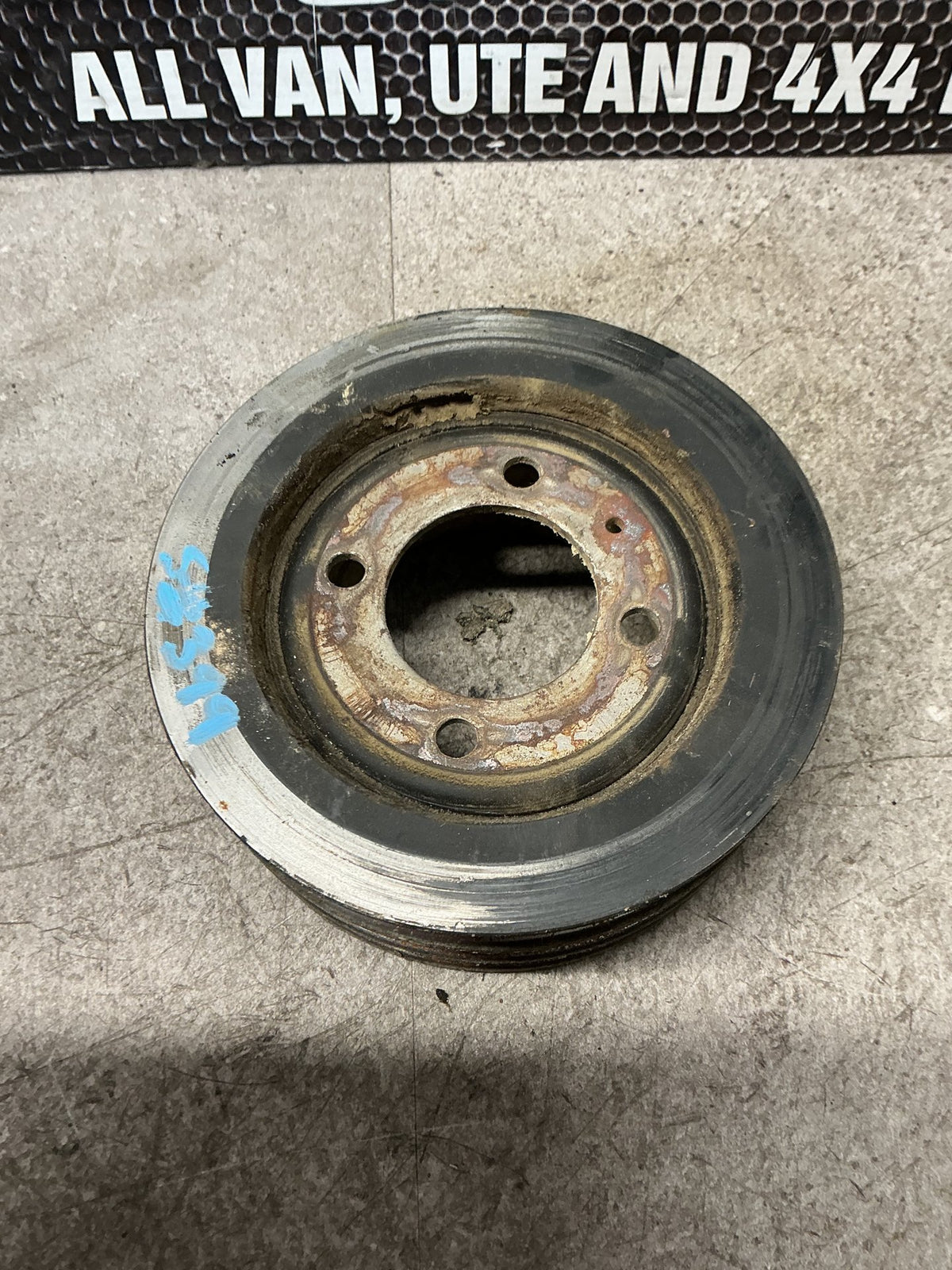 1995 Isuzu Bighorn UBS69GW- Crankshaft Pulley- (TAG16225)