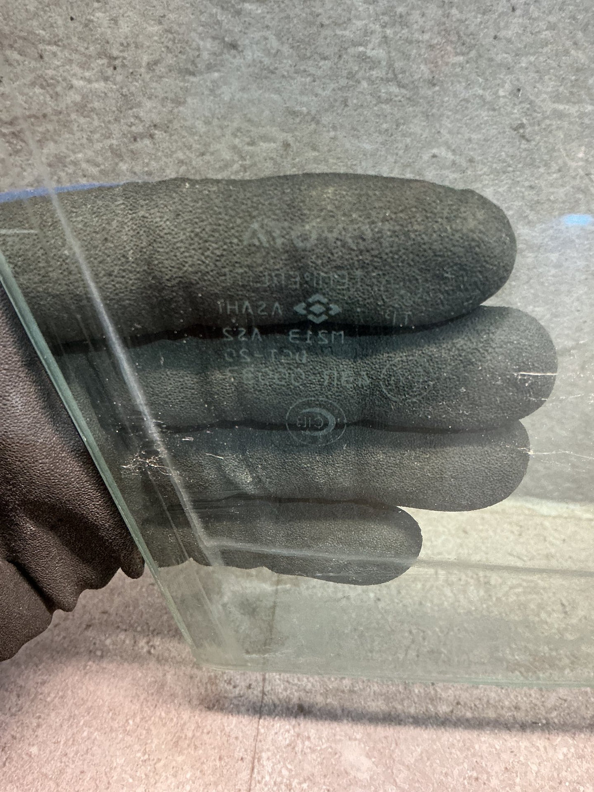 1994 Toyota RAV4 SXA11 - Right Front Door Glass - (TAG19097)