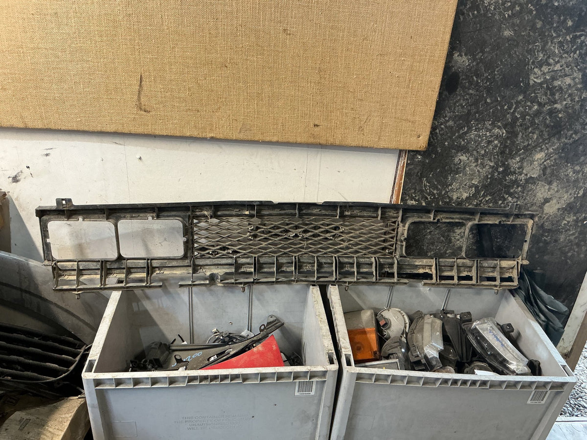 1986 Nissan Pickup 720 - Front Grille - (TAG18182)