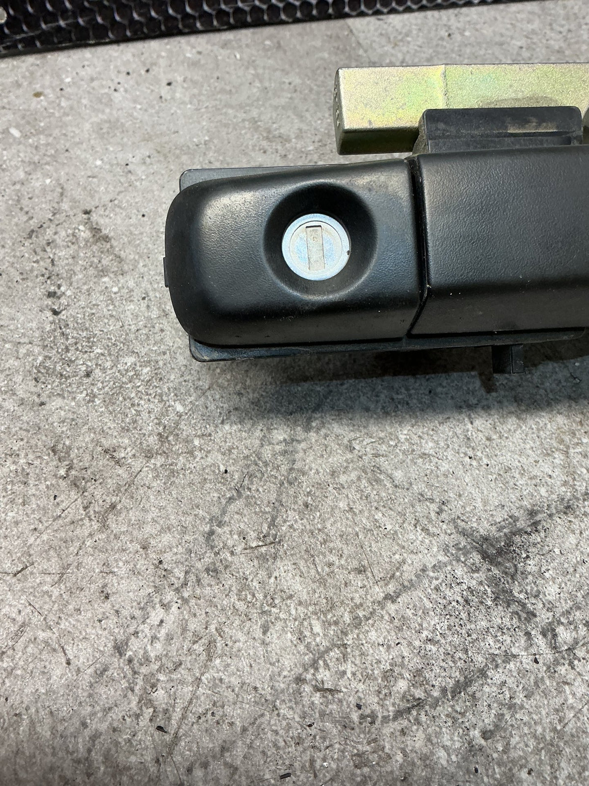2015 Isuzu D-Max TFS- Right Front Door Exterior Handle- (TAG13233)