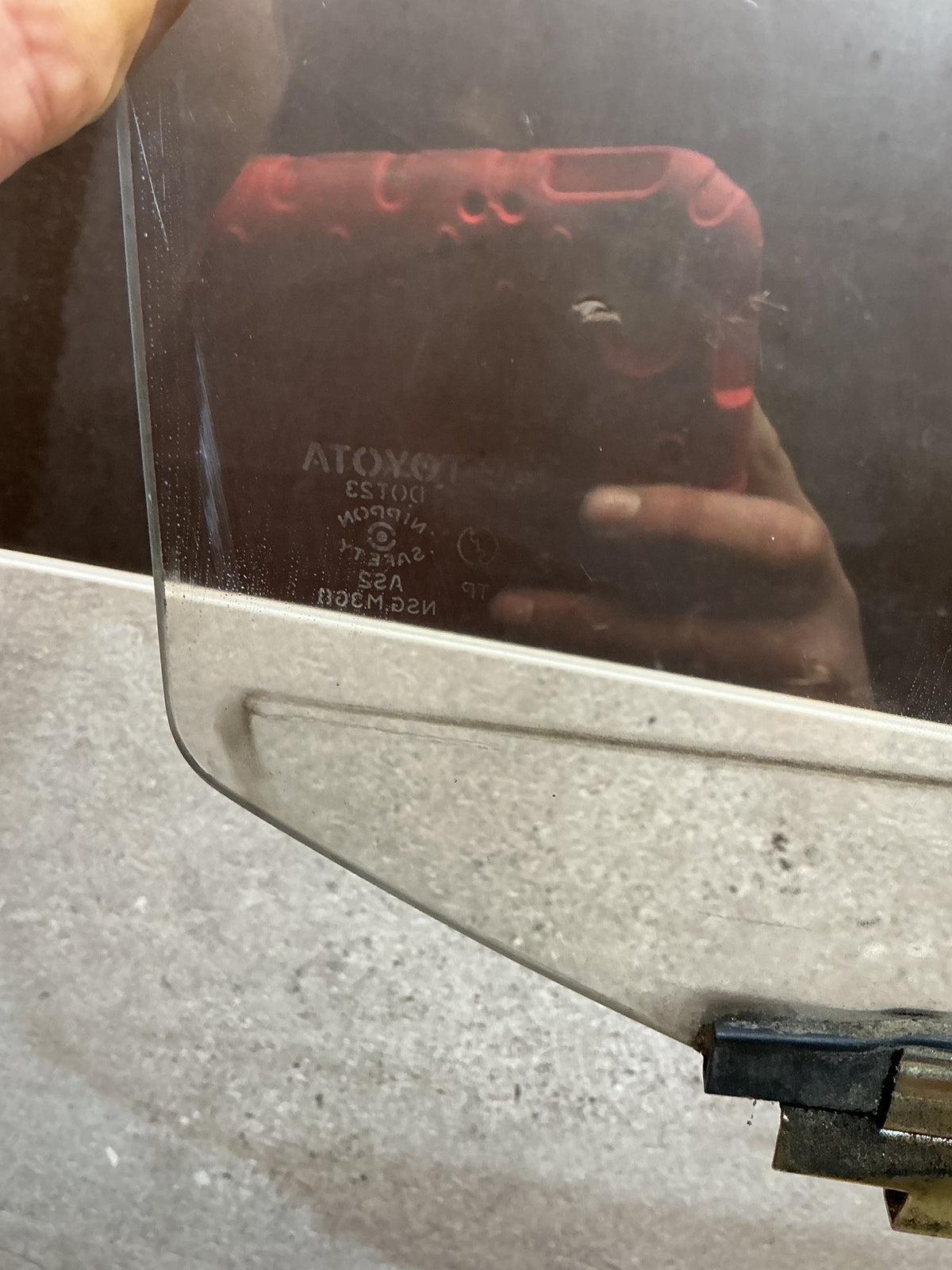 1995-1998 Toyota Hilux N180 - Right Rear Door Glass - (TAG18424)