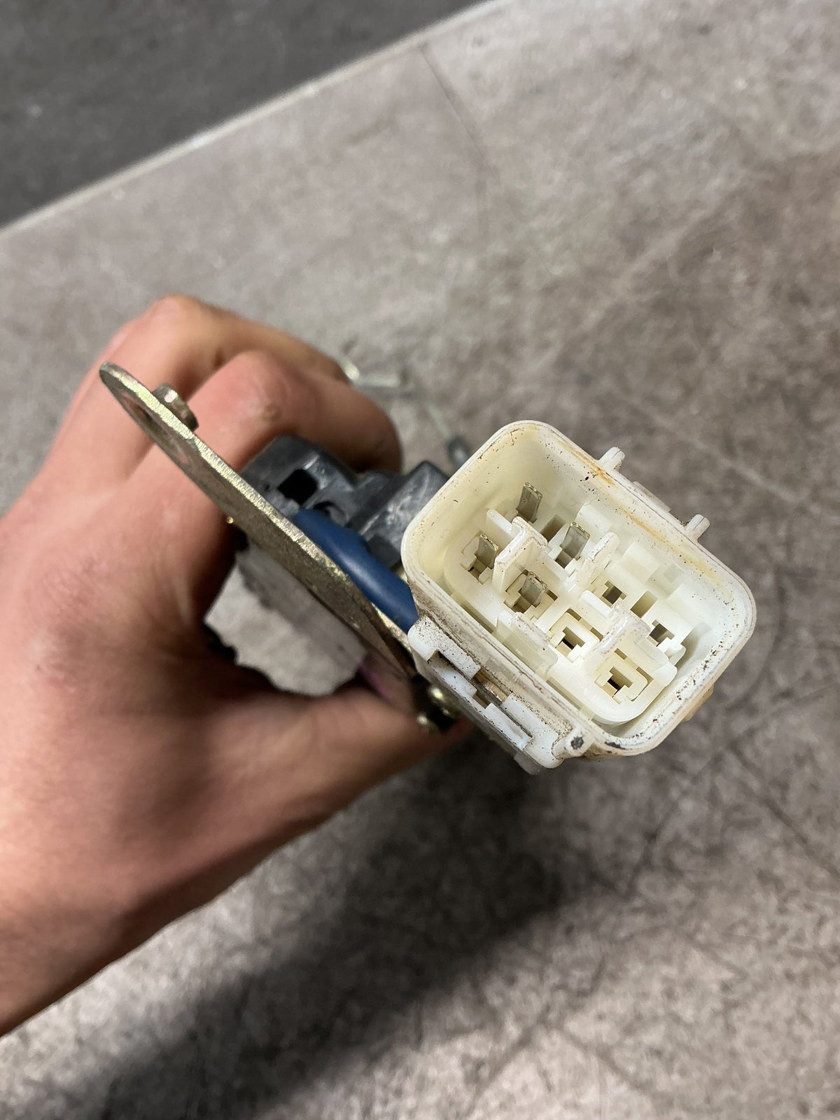 1994 Toyota Hilux KZN130 - Left Front Door Lock Actuator - (TAG18139)