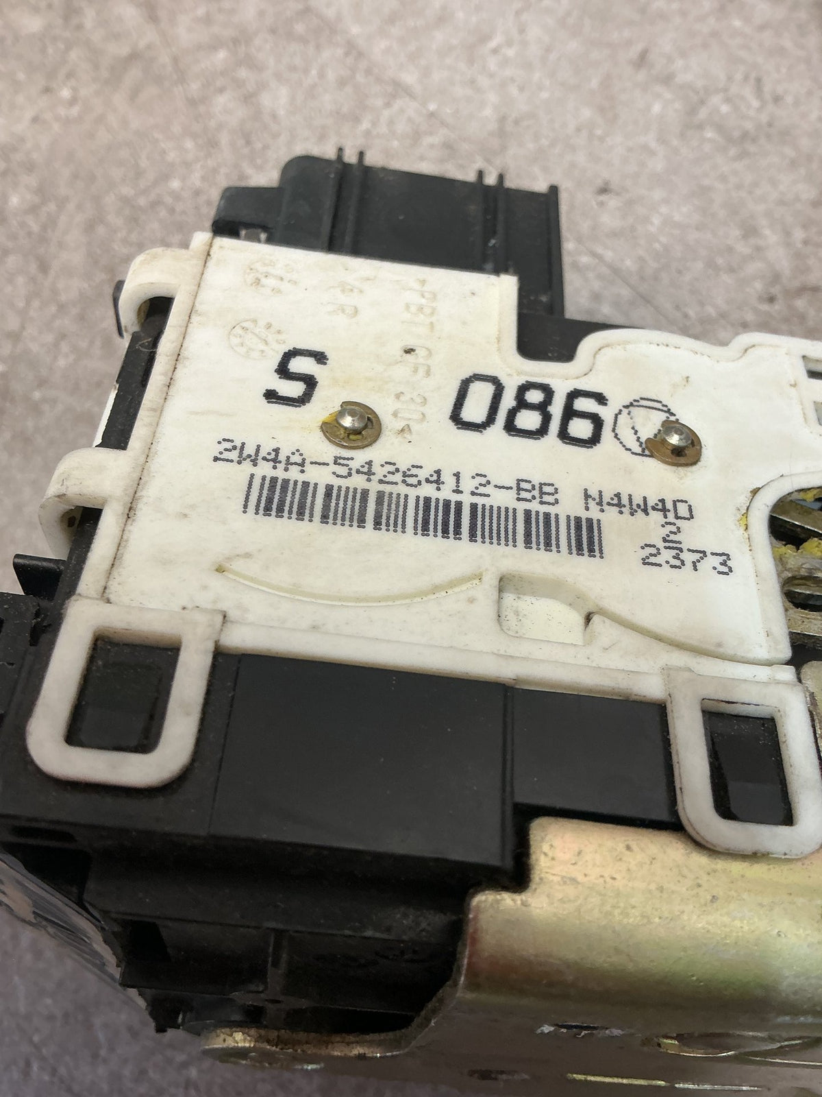 2005 Ford Escape EPFWF- Right Rear Door Catch- (TAG12020)