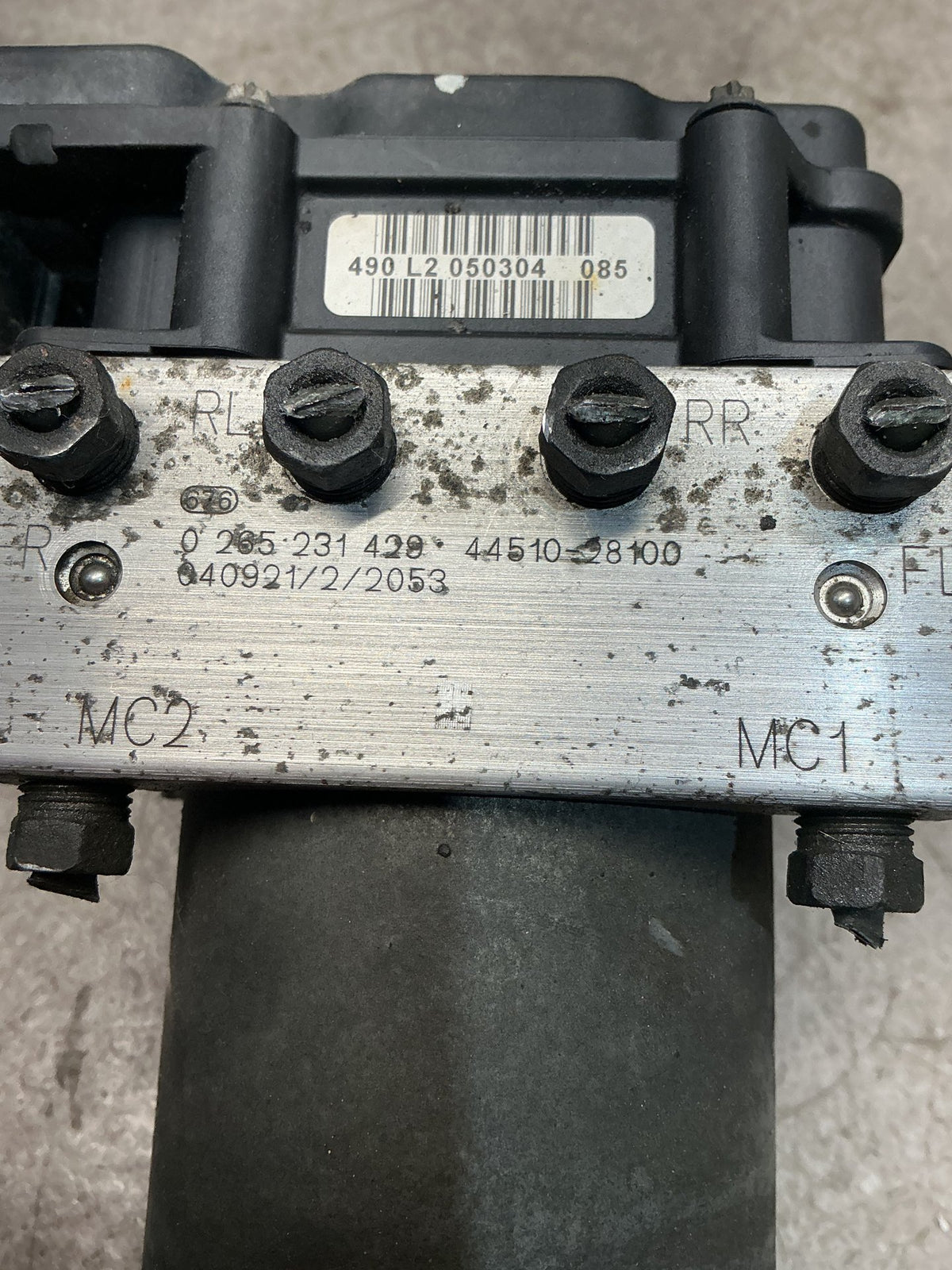 2004 Toyota Estima ACR30 - ABS Pump/Modulator - (TAG16135)