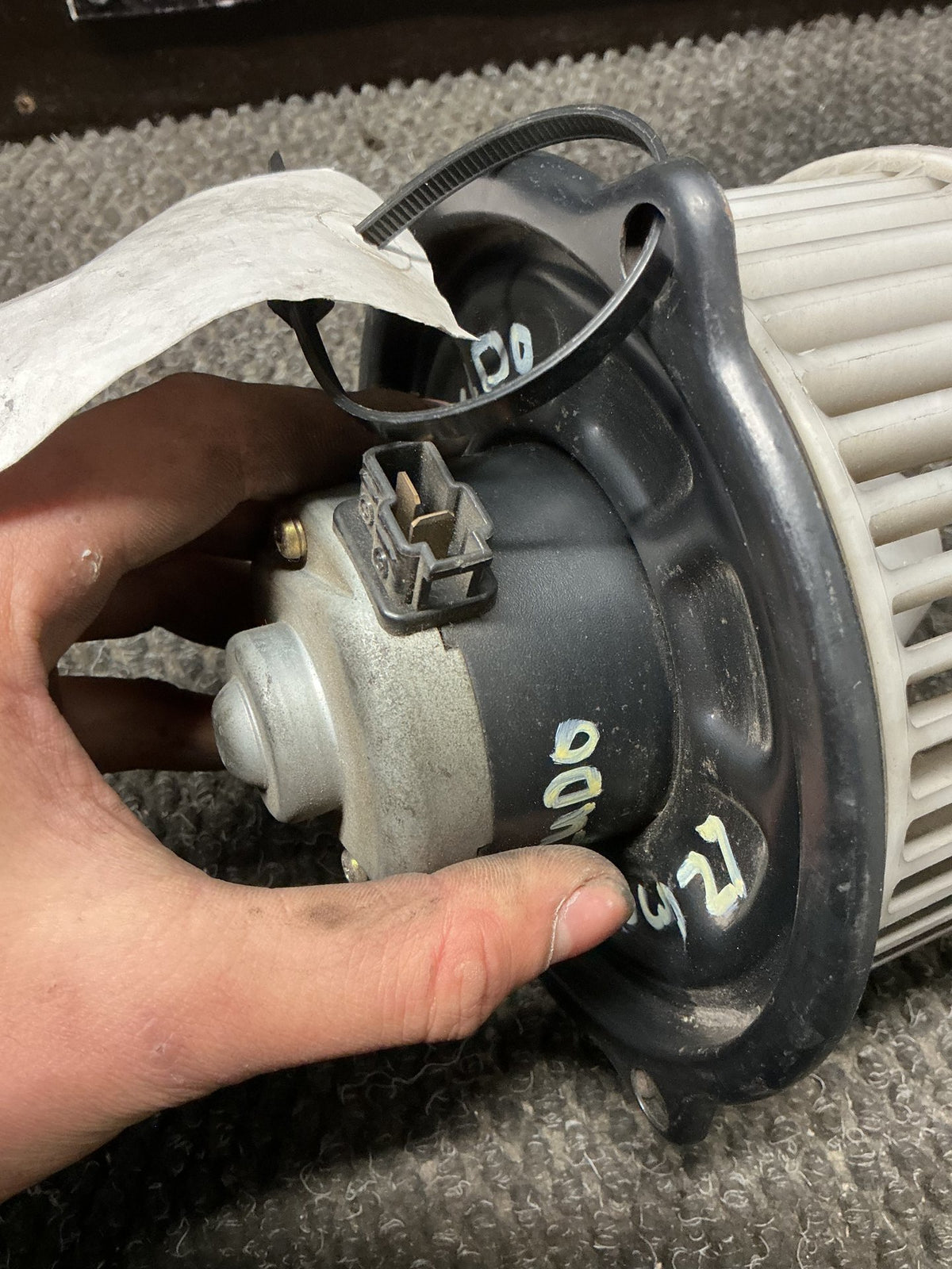 1995 Suzuki Escudo 0W027- Heater Fan Motor- (TAG10653)