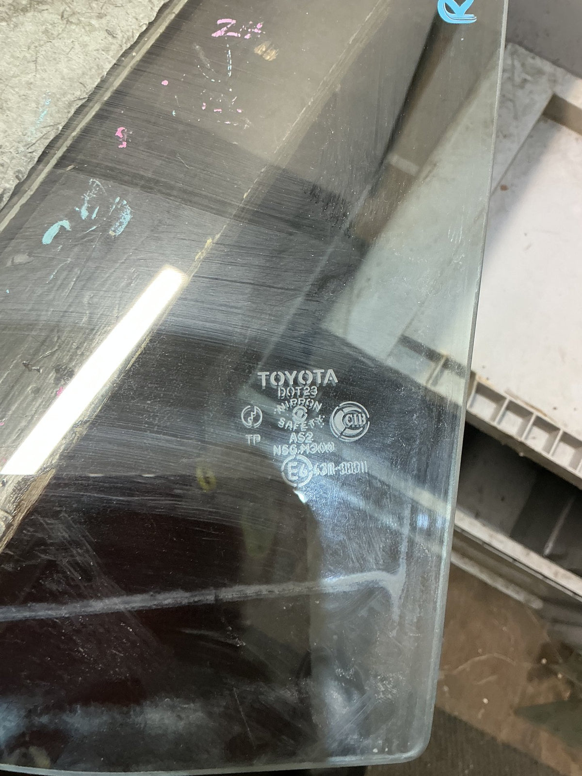 1994 Toyota RAV4 SXA11 - Left Front Door Glass - (TAG19126)