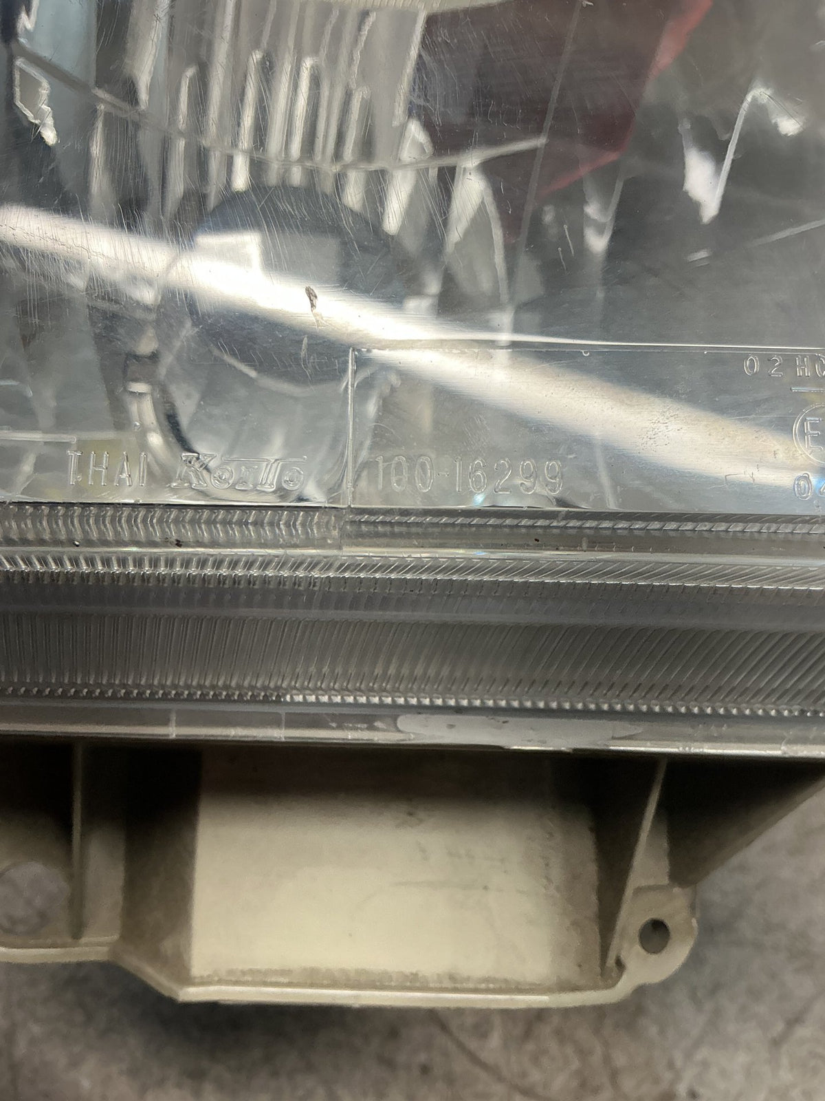2006 Mazda Bounty- Right Headlight- (TAG17050)