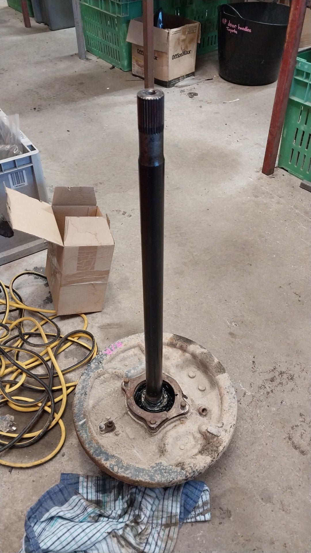 1999-2006 Mazda B-Series UN UNY0W- Right Rear Drive Axle- (TAG3003)