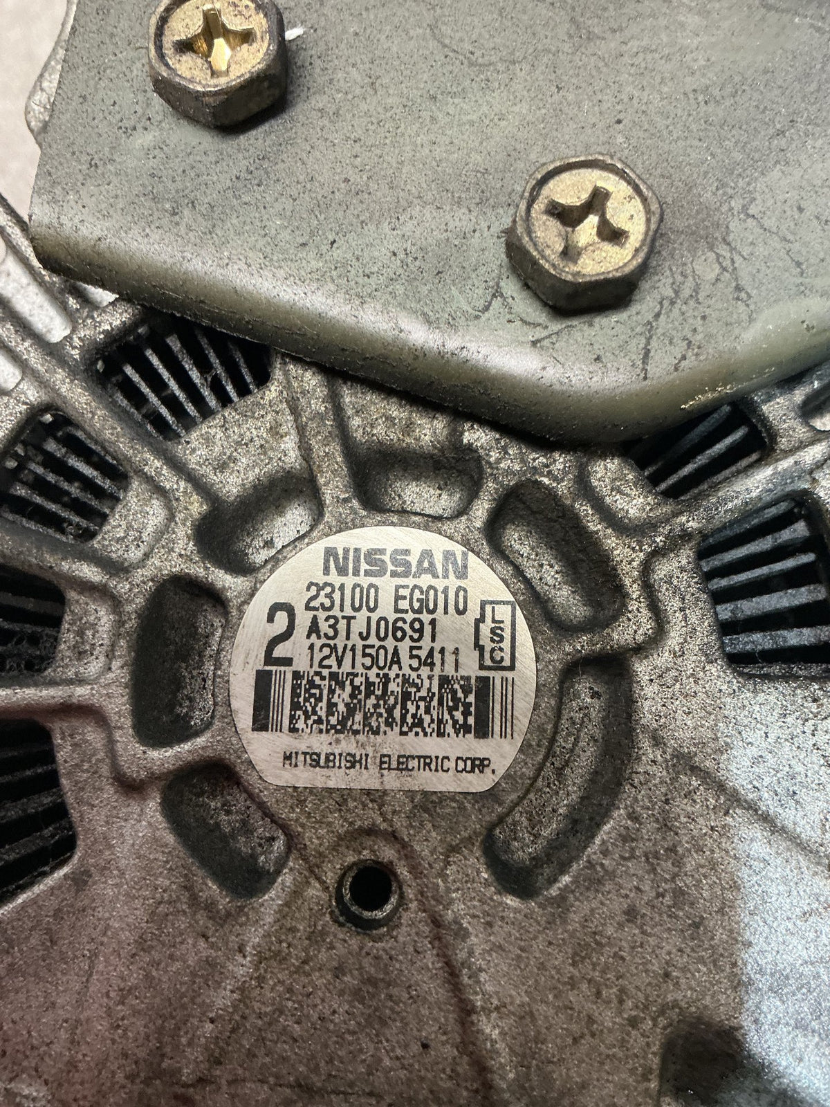 2005 Nissan Elgrand ME51- Alternator- (TAG16778)