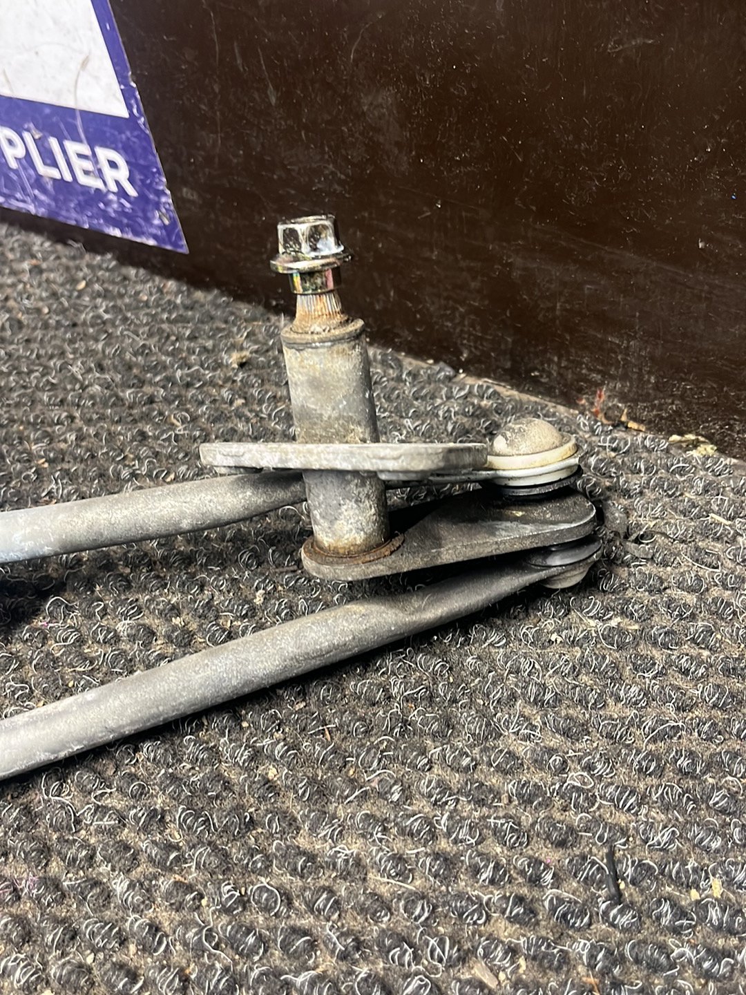 1994-1999 Mitsubishi Pajero II V2*C- Wiper Linkage- (TAG9692)
