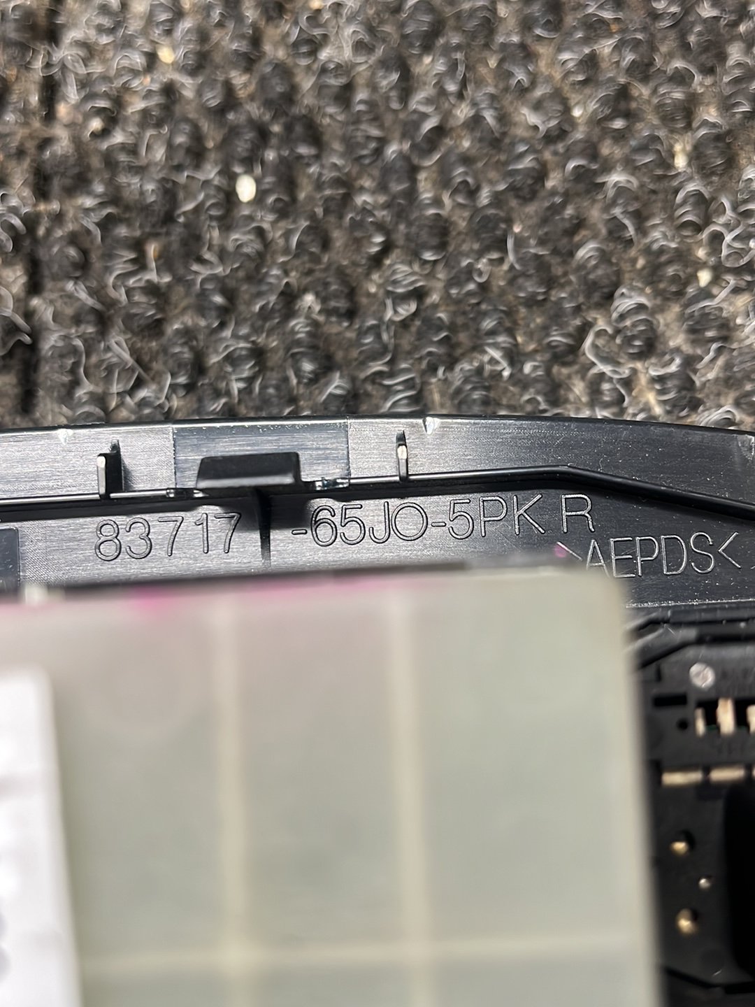 2011 Suzuki Grand Vitara- Master Power Window Switch- (TAG7617)