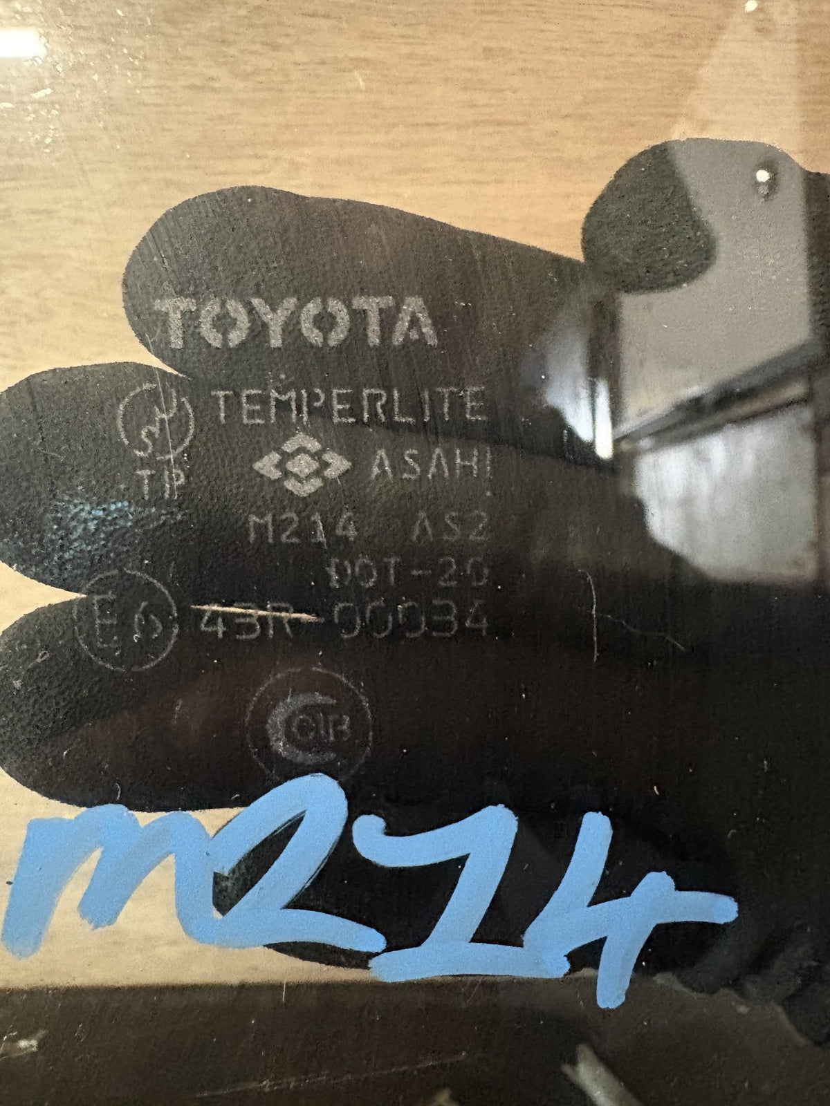 1992-2004 Toyota Hiace LH100 - Left Front Door Glass - (TAG19124)