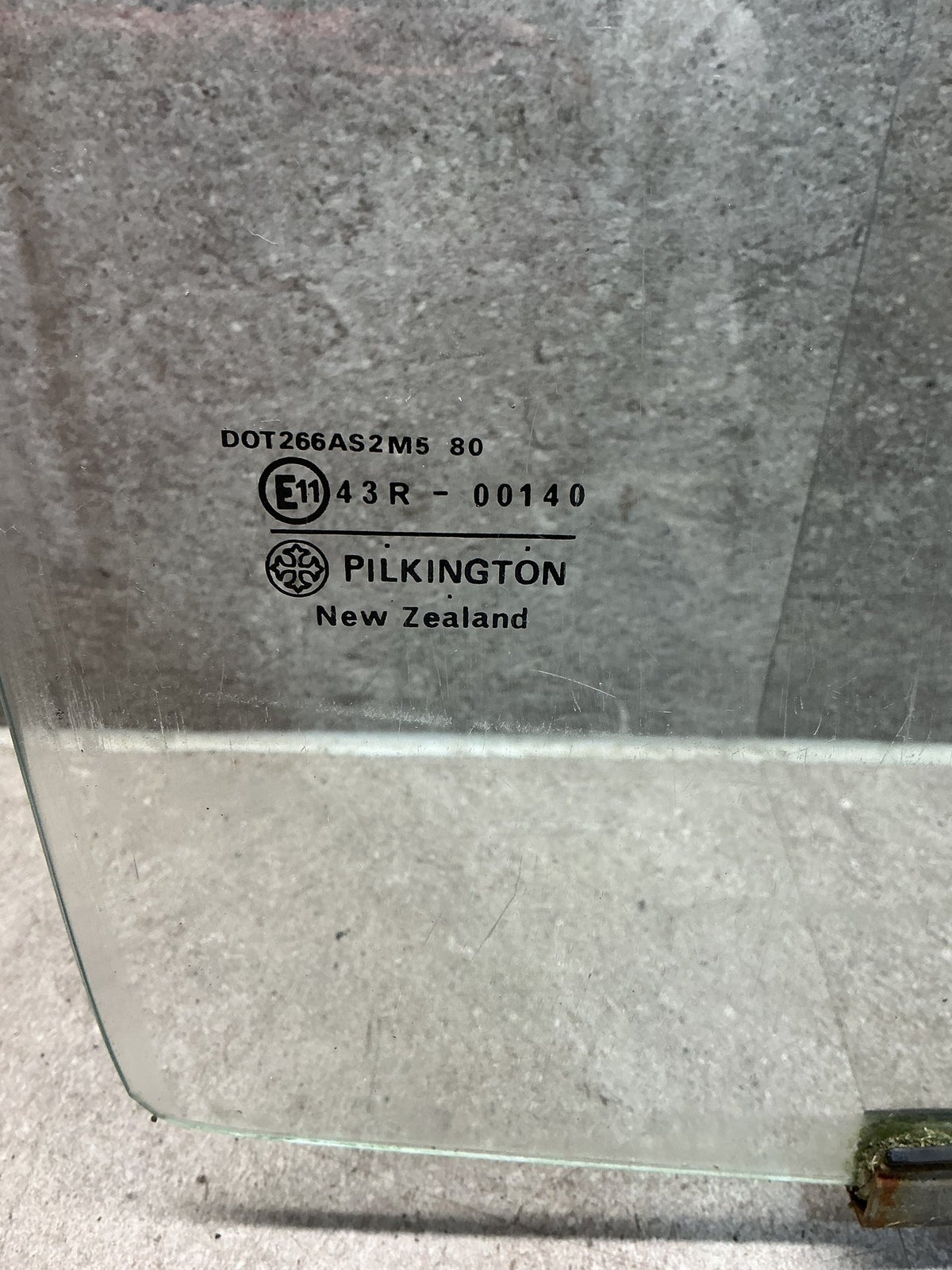 1988-1997 Toyota Hilux V N100- Right Front Door Glass- (TAG15896)