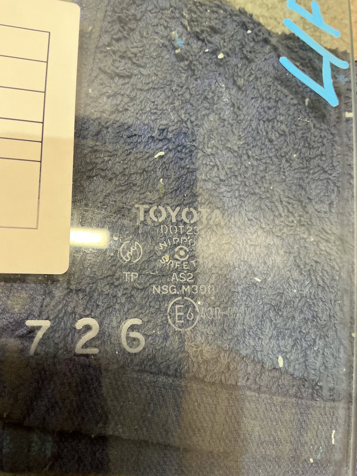 1994 Toyota Hilux - Left Front Door Glass - (TAG19118)