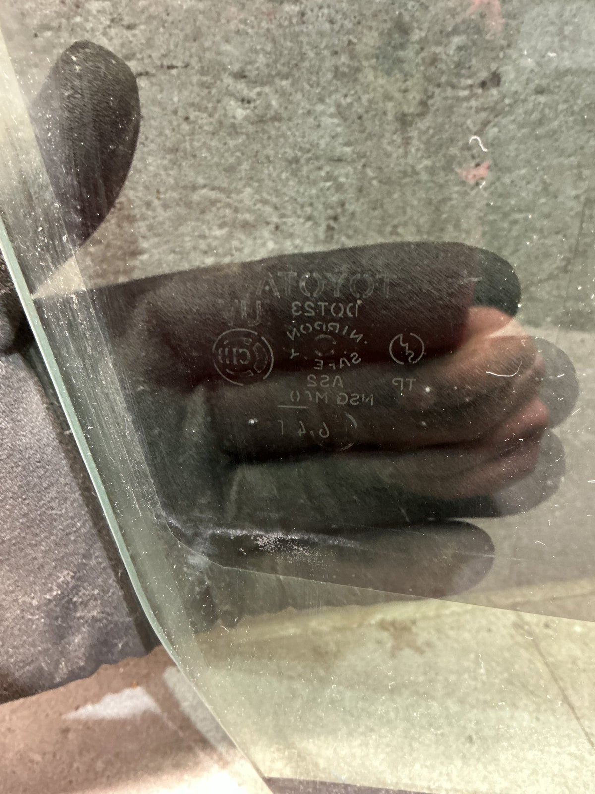 2000-2006 Toyota RAV4 ACA21 - Right Front Door Glass - (TAG18982)