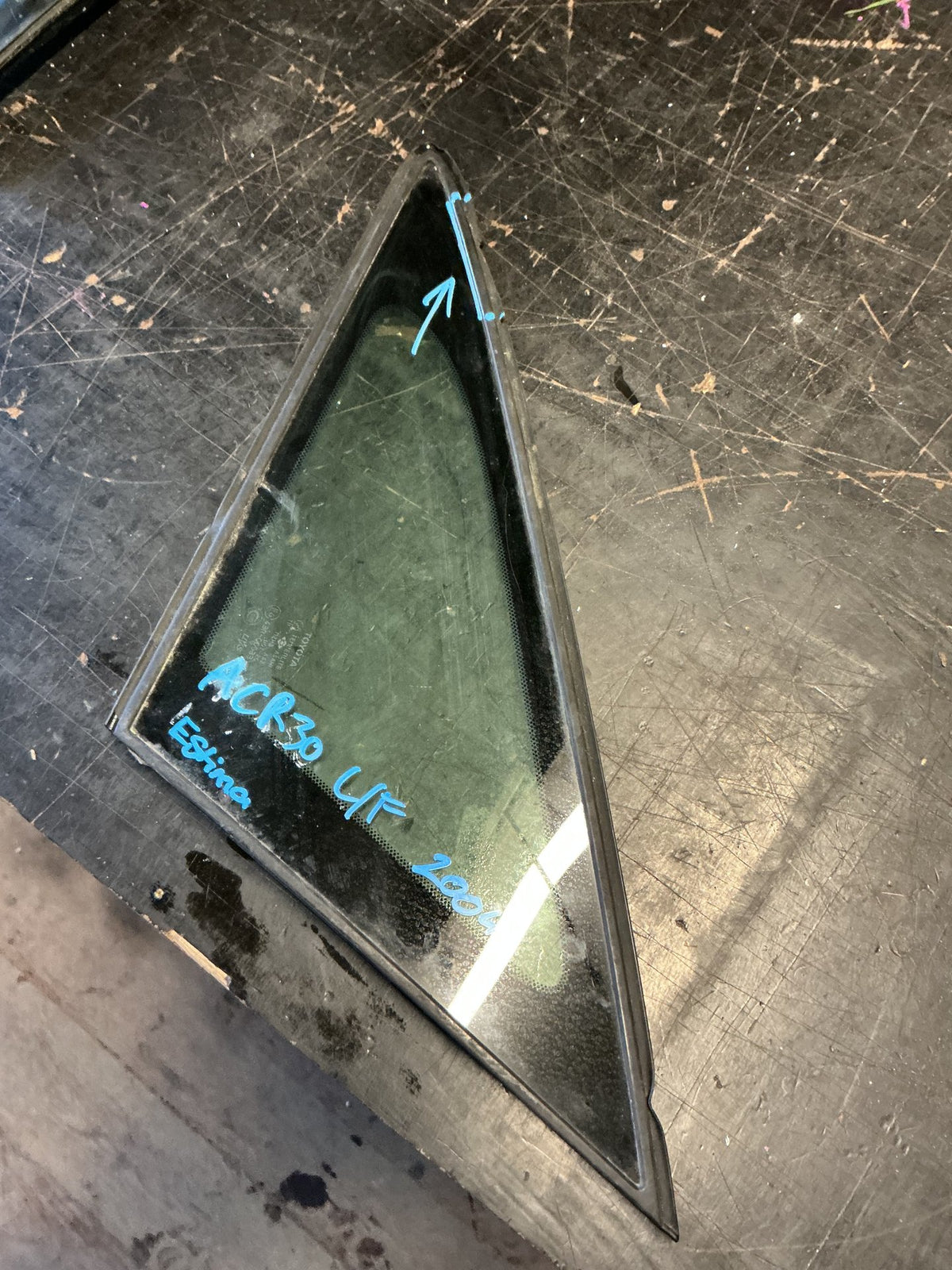 2004 Toyota Estima ACR30 - Left Front Quarter Door Glass - (TAG18562)