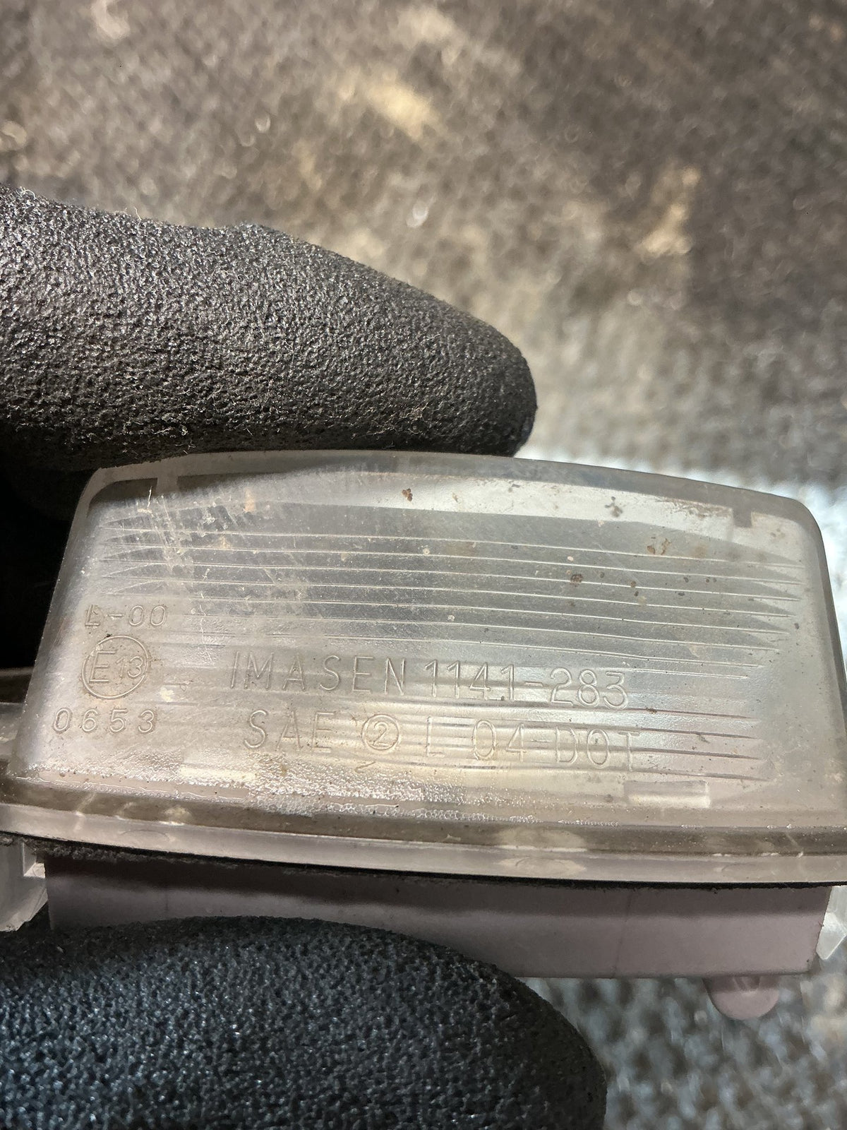 2006 Mitsubishi Outlander- Number Plate Lamp- (TAG11298)
