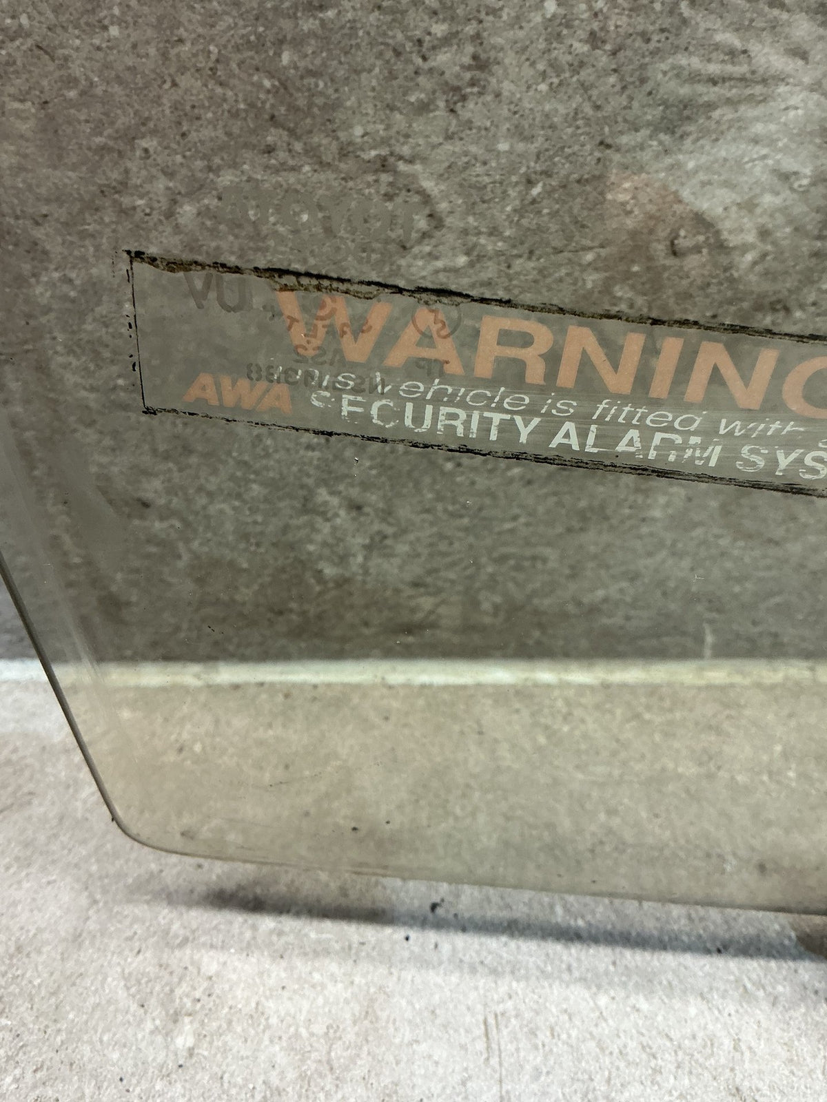 1995-1998 Toyota Hilux III N180- Right Front Door Glass- (TAG15901)