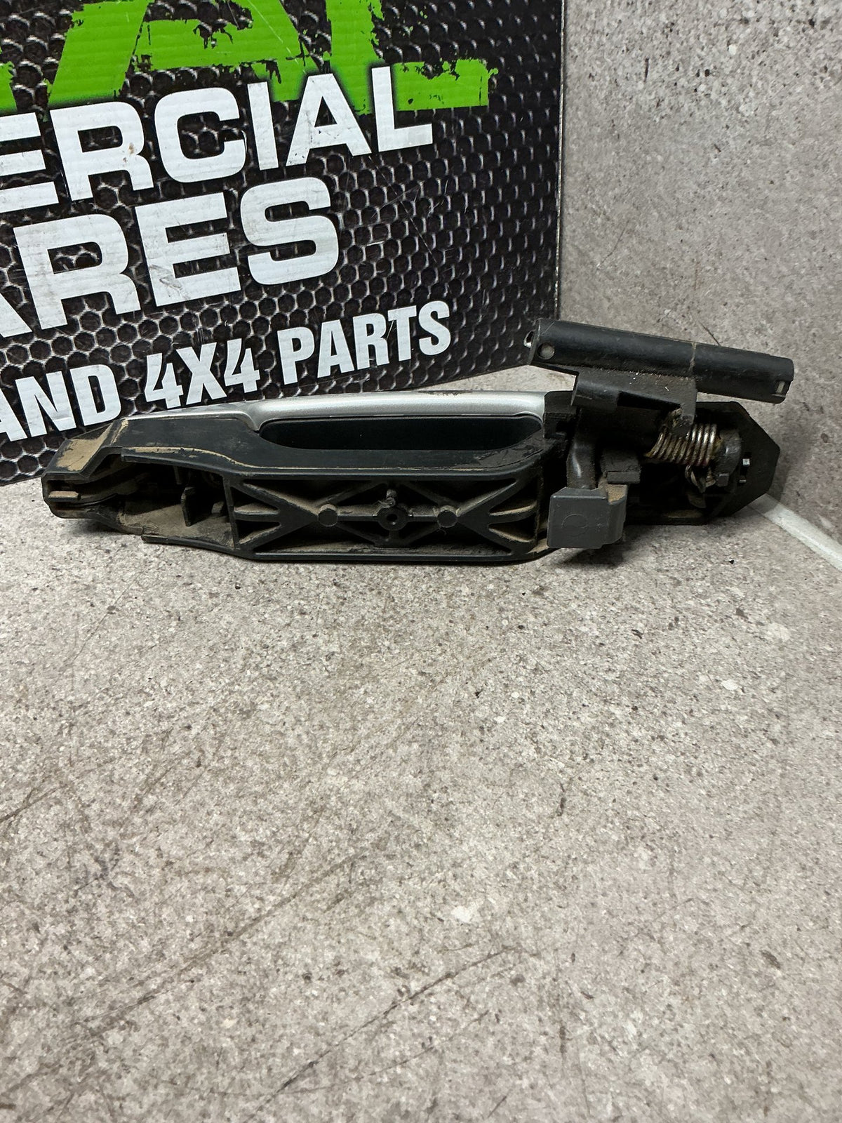 2006 Suzuki Grand Vitara 1W002- Right Rear Door Exterior Handle- (TAG14760)