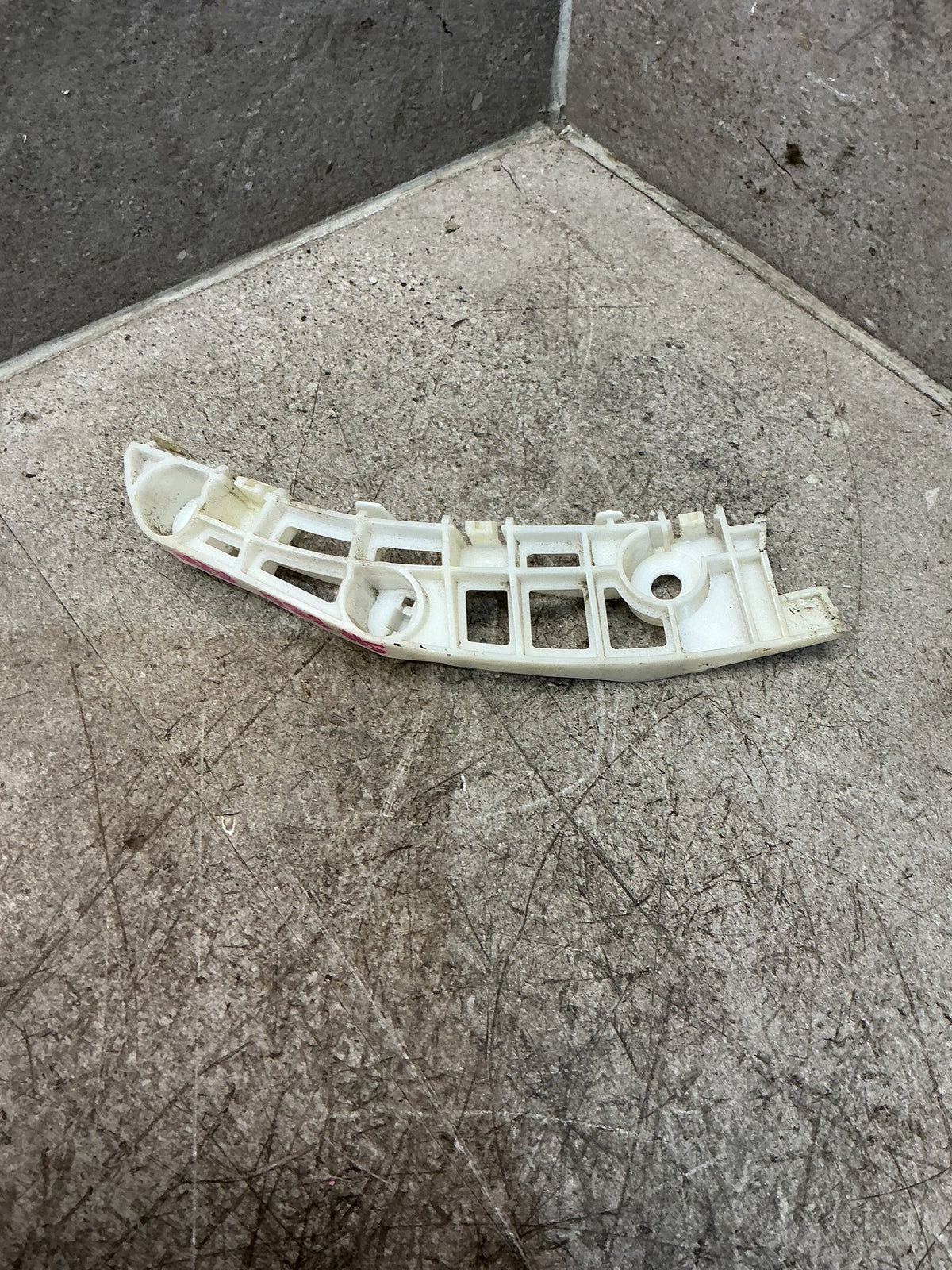 2015 Mitsubishi Outlander - Right Front Bumper Retainer - (TAG17794)