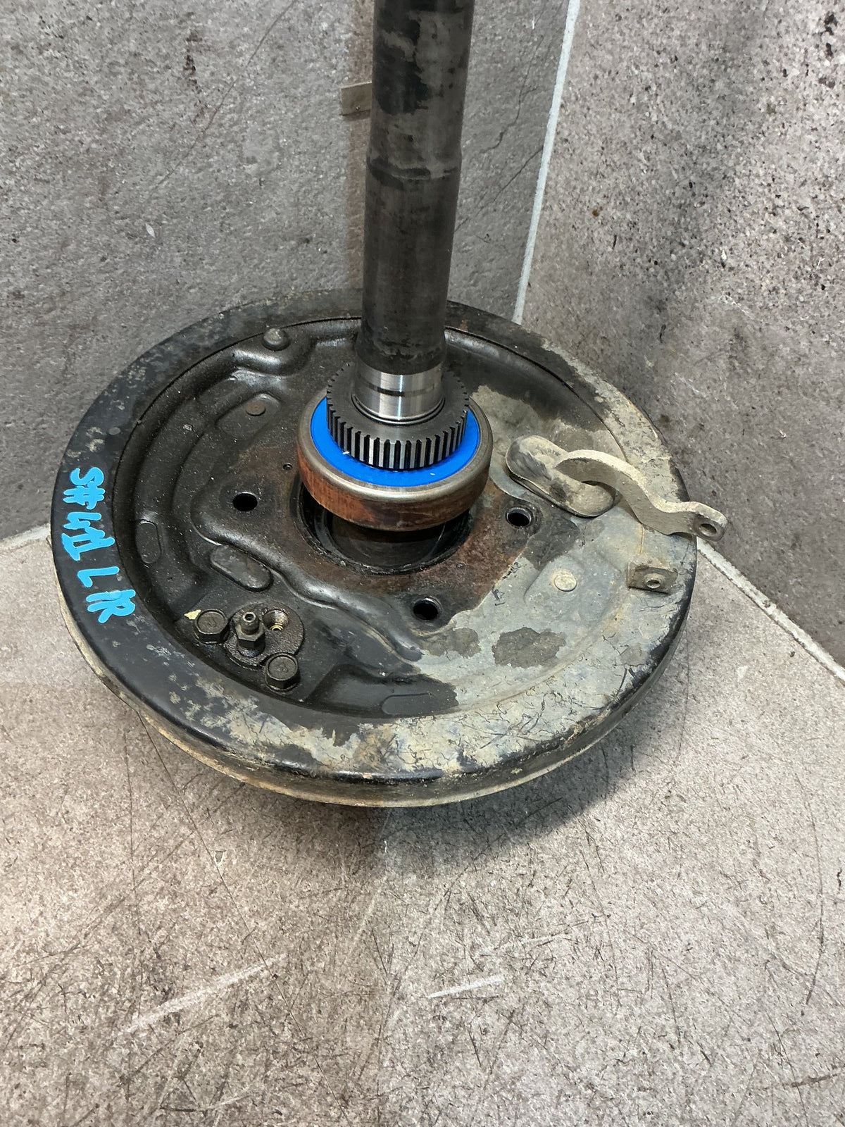 2008 Nissan Vanette SK82VN - Left Rear ABS Axle - (TAG19025)