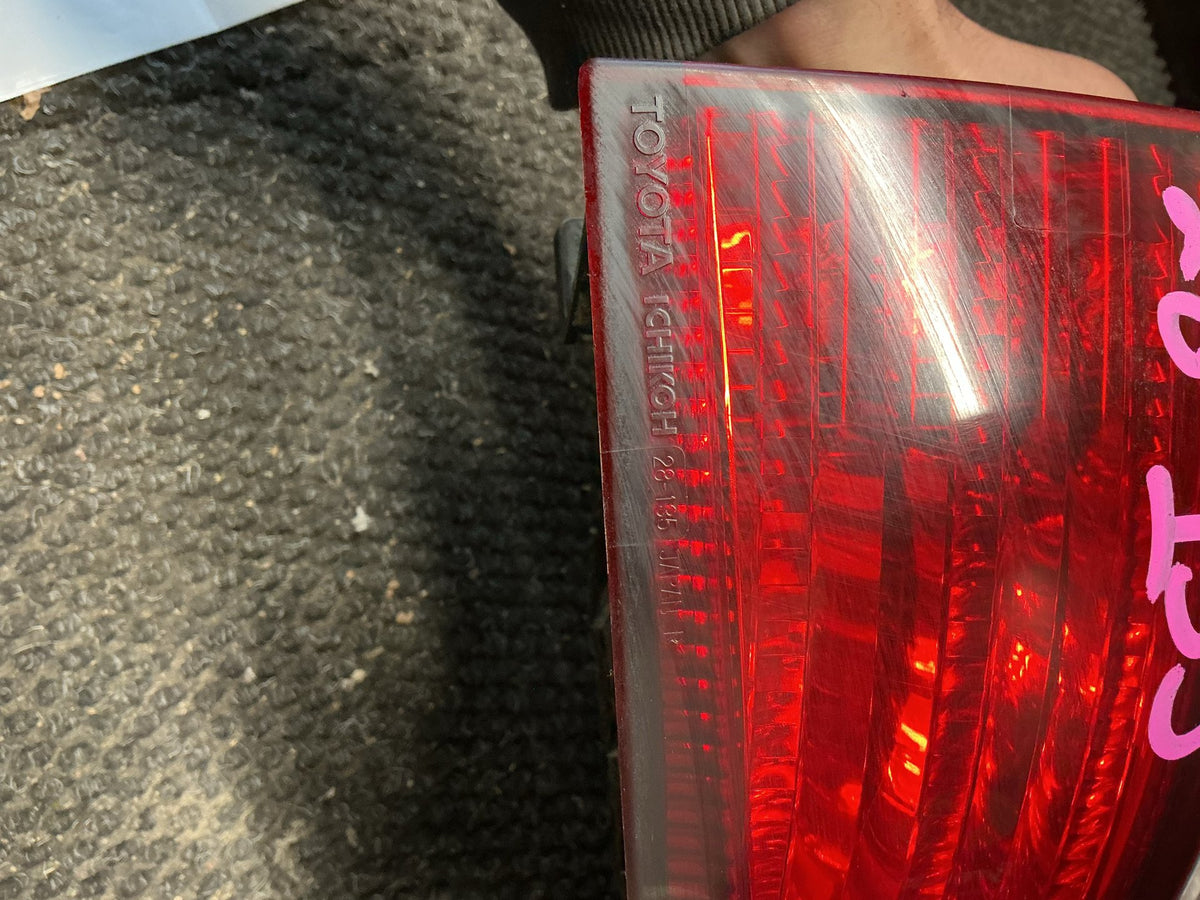 2003 Toyota Estima- Right Taillight- (TAG9862) PN: 28-135