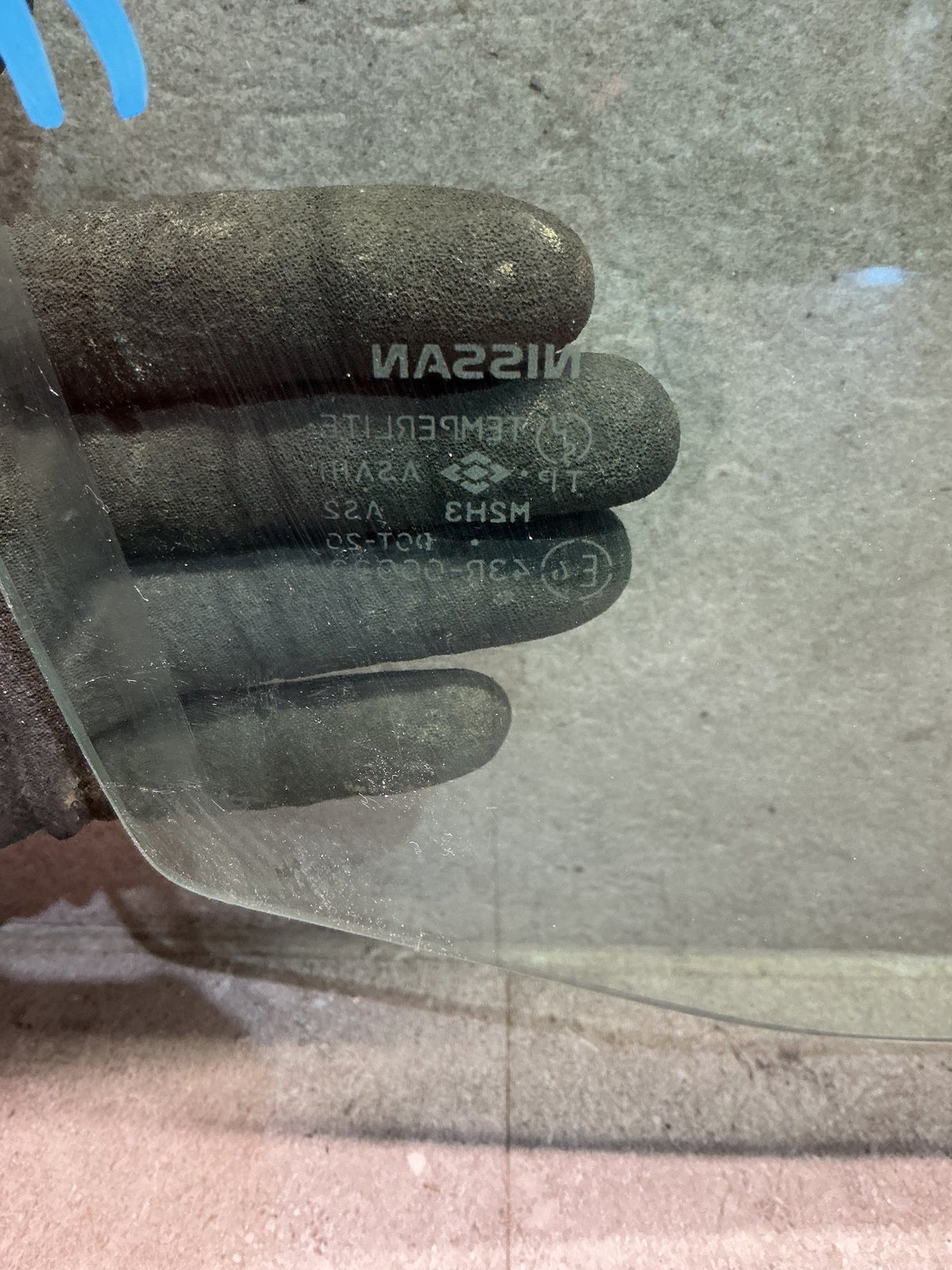1994-1998 Nissan Terrano R50 - Right Front Door Glass - (TAG19086)
