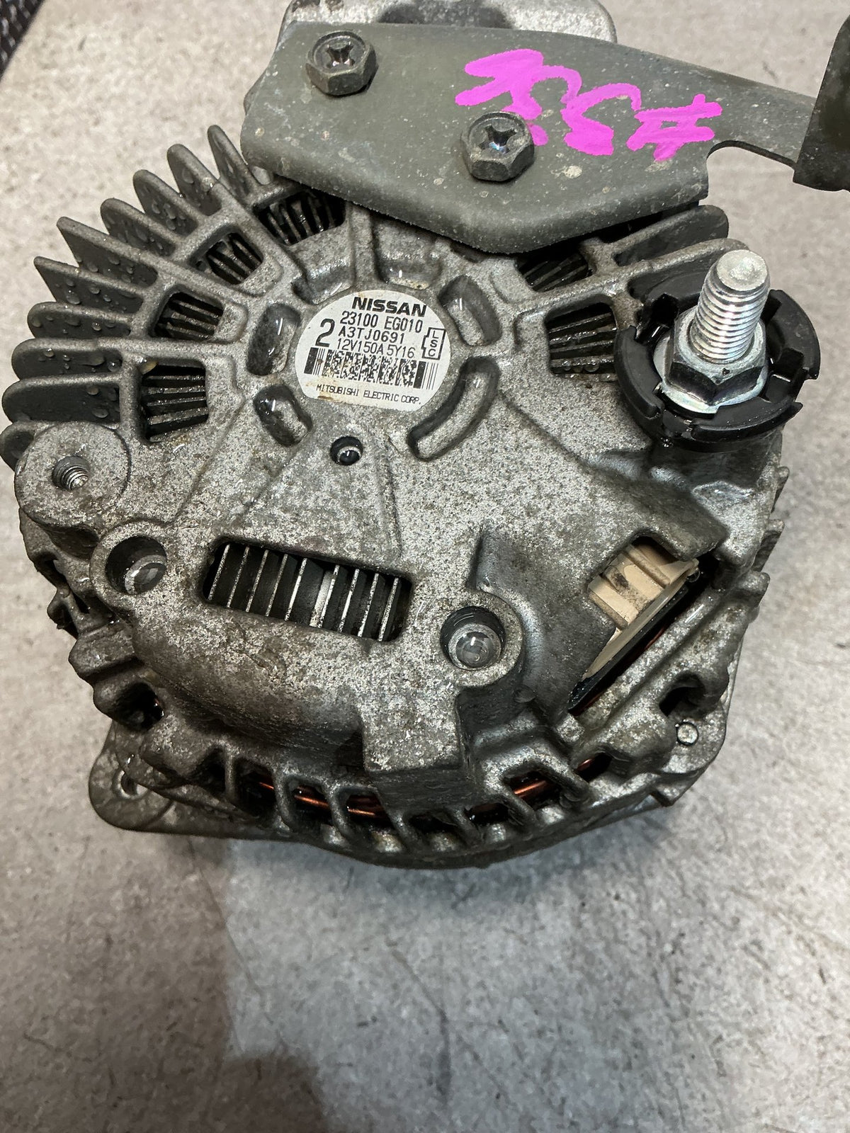 2006 Nissan Elgrand E51- Alternator- (TAG12966)
