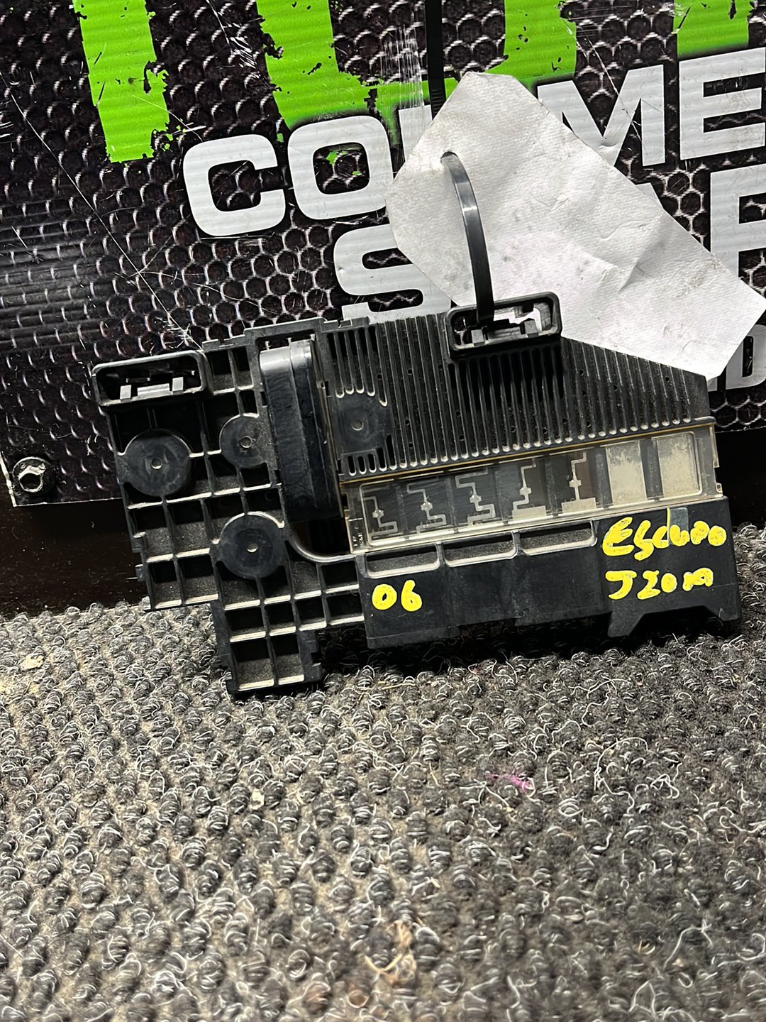 2006 Suzuki Escudo - Engine Bay Fuse Box - (TAG9166)