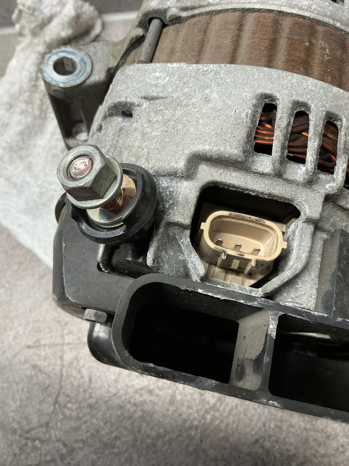 2007 Ford Escape- Alternator- (TAG14863)